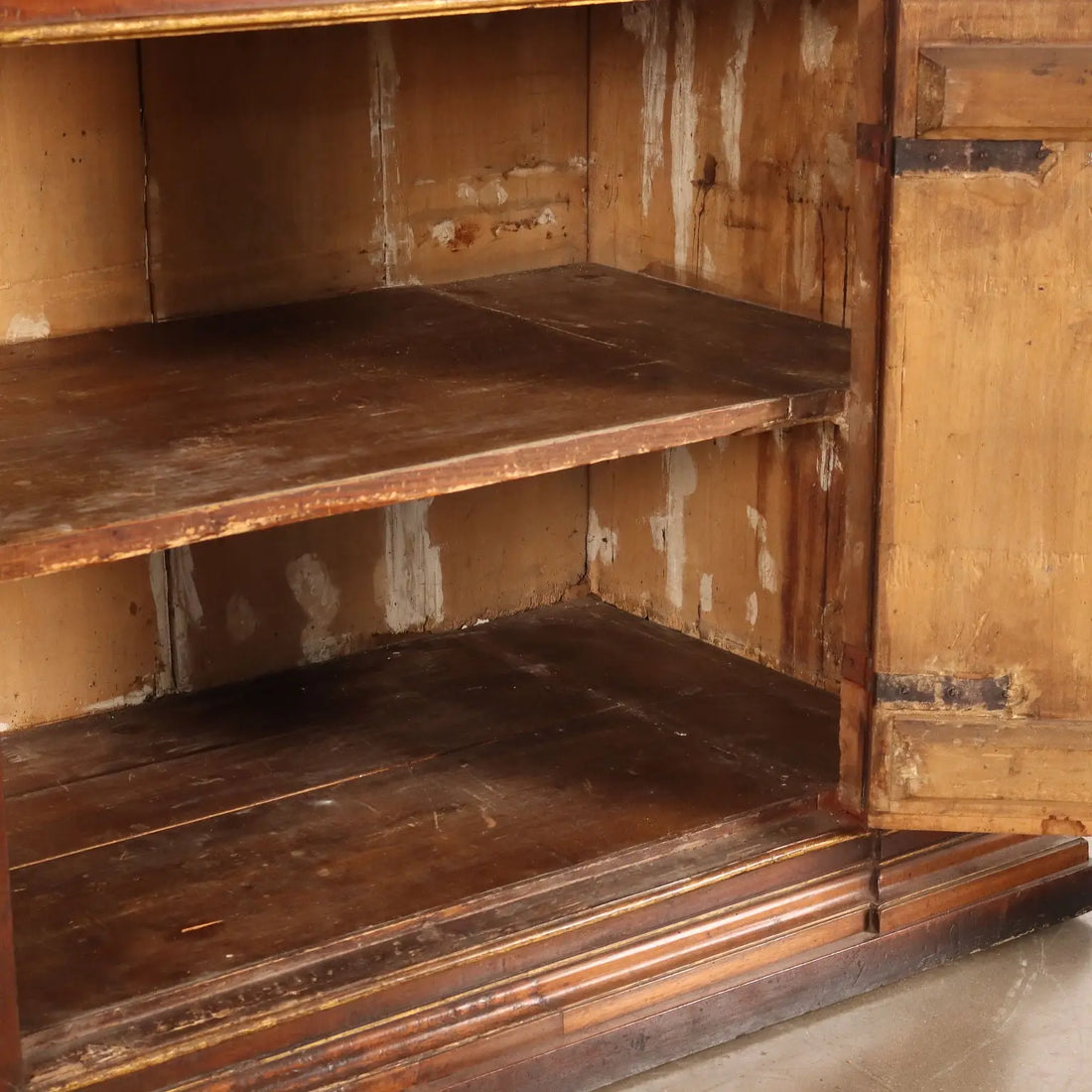 Sideboard with Superstructure in Alder - Italy, 17th Century
