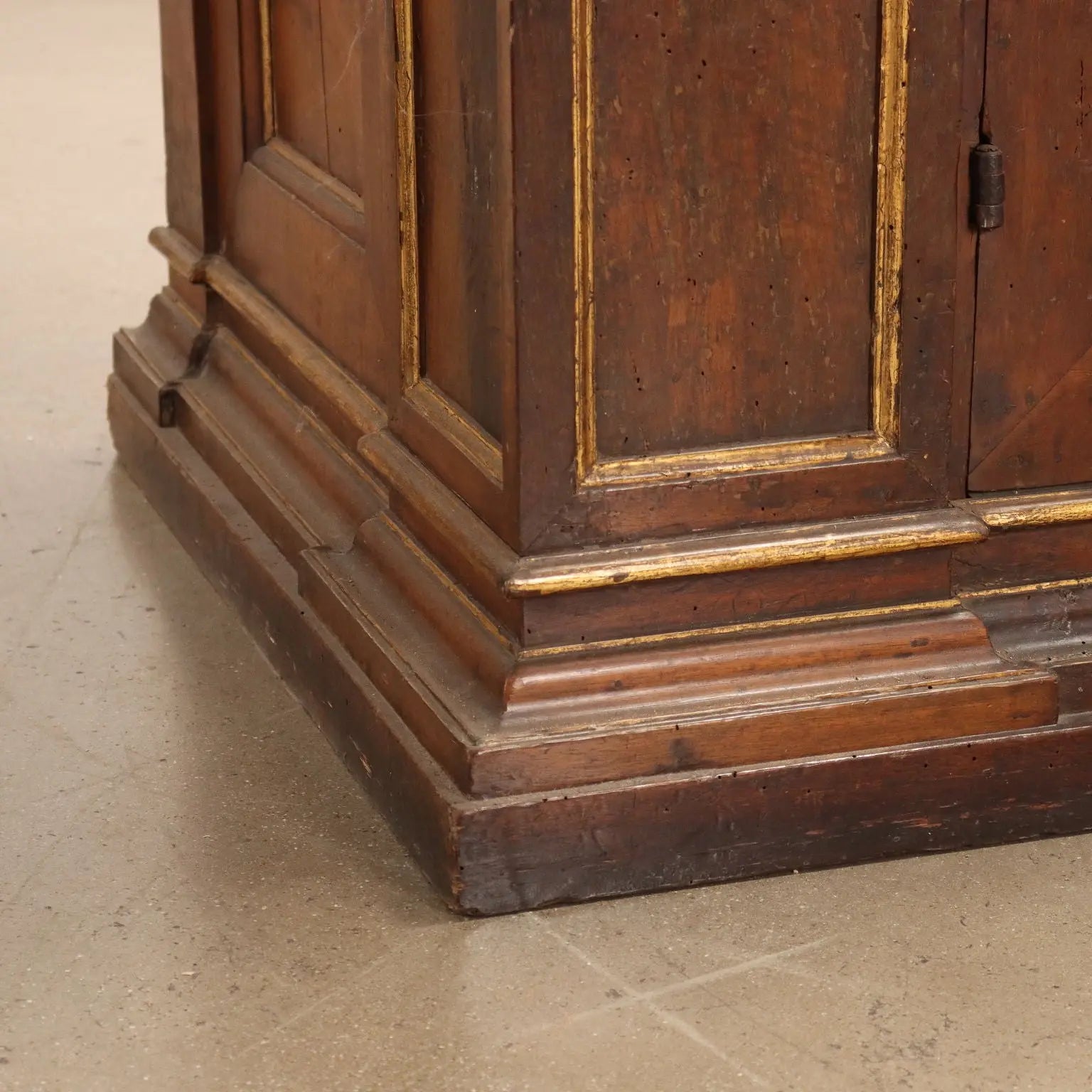 Sideboard with Superstructure in Alder - Italy, 17th Century