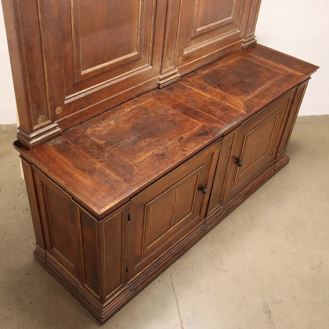 Sideboard with Superstructure in Alder - Italy, 17th Century