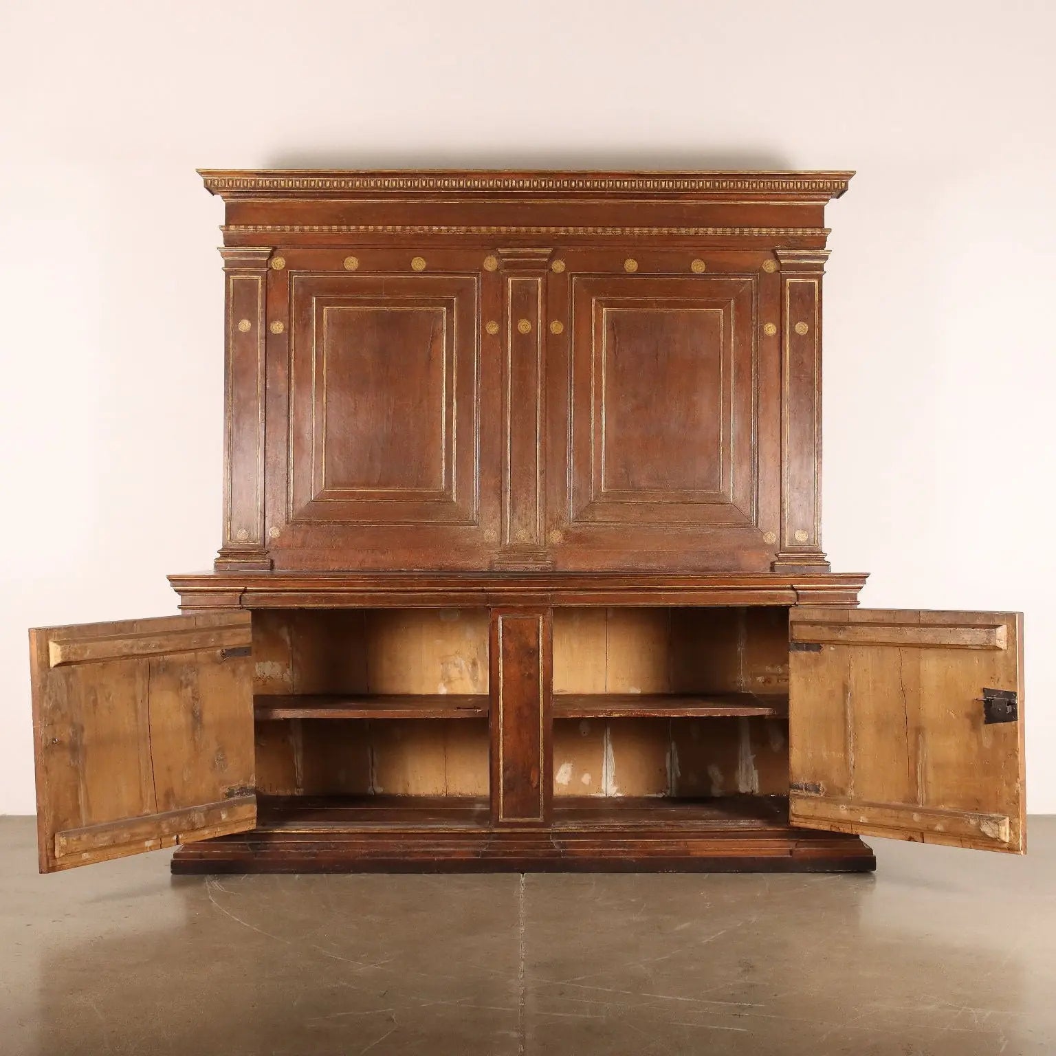 Sideboard with Superstructure in Alder - Italy, 17th Century