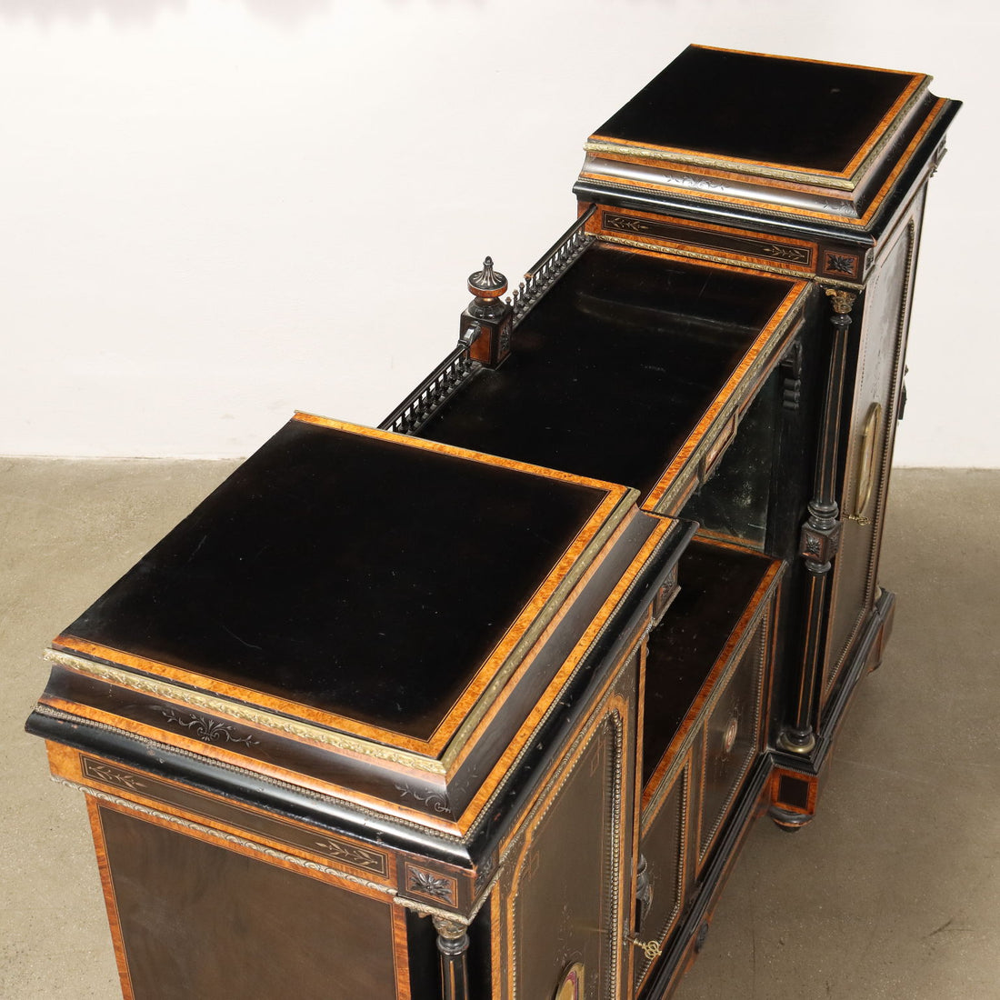 Ancient British Cabinet Early XX Century - England, Early XX Century | Antiques  Cupboards