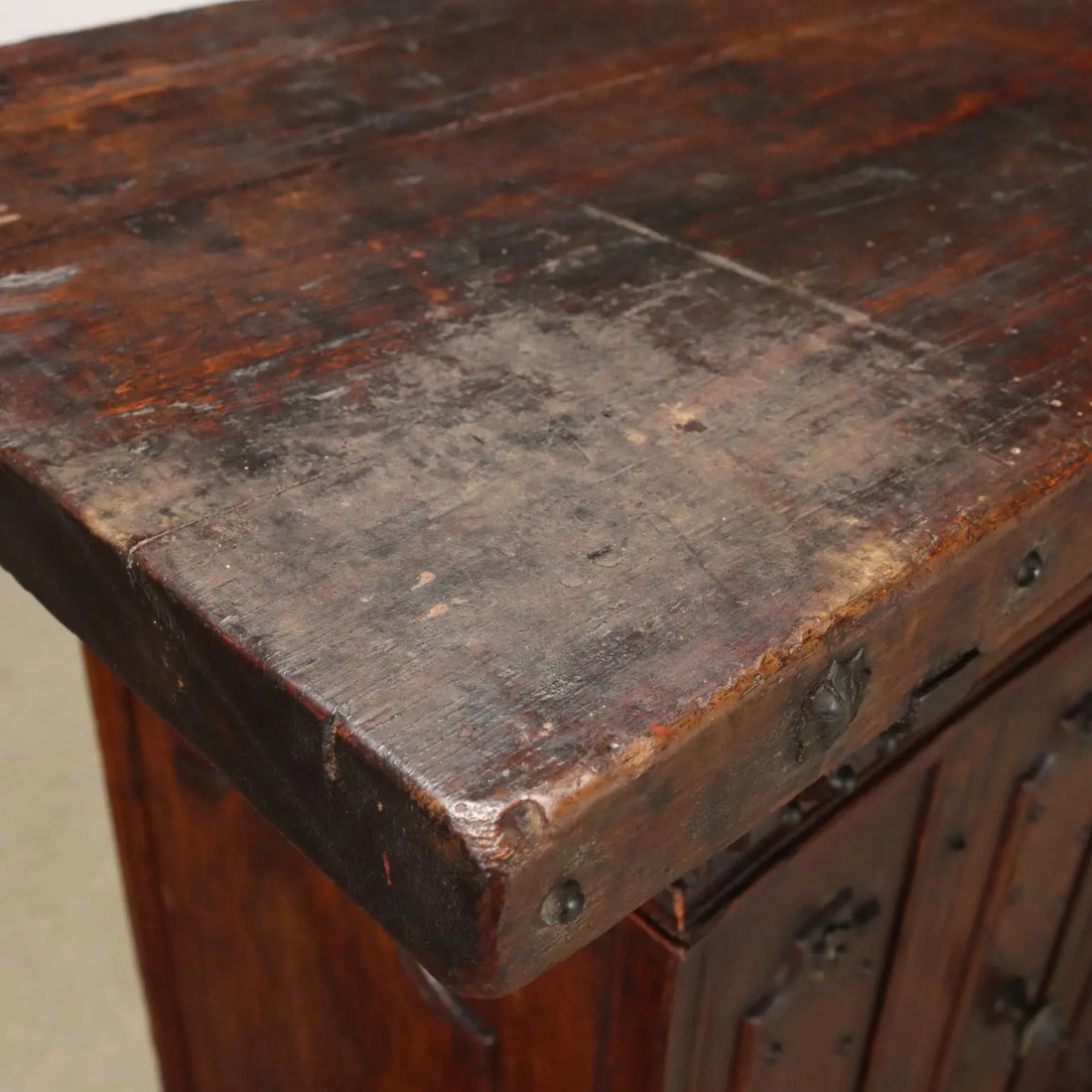 Emilian Baroque Sideboard in Elm - Early 18th Century
