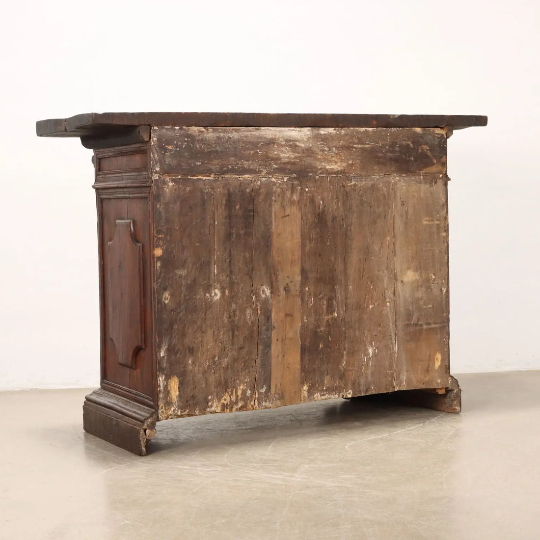 Emilian Baroque Sideboard in Elm - Early 18th Century