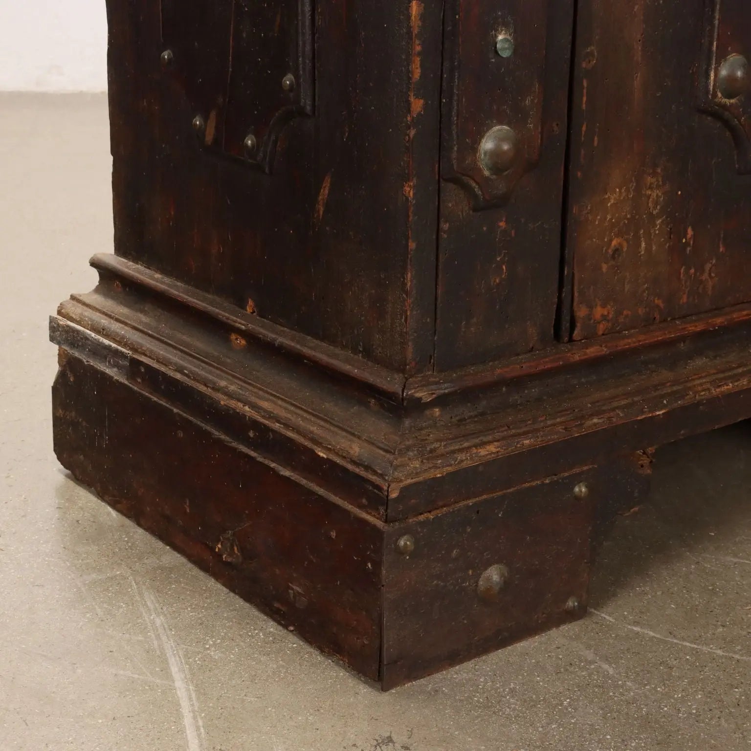 Neobaroque Walnut Sideboard with Cabinet - 19th Century