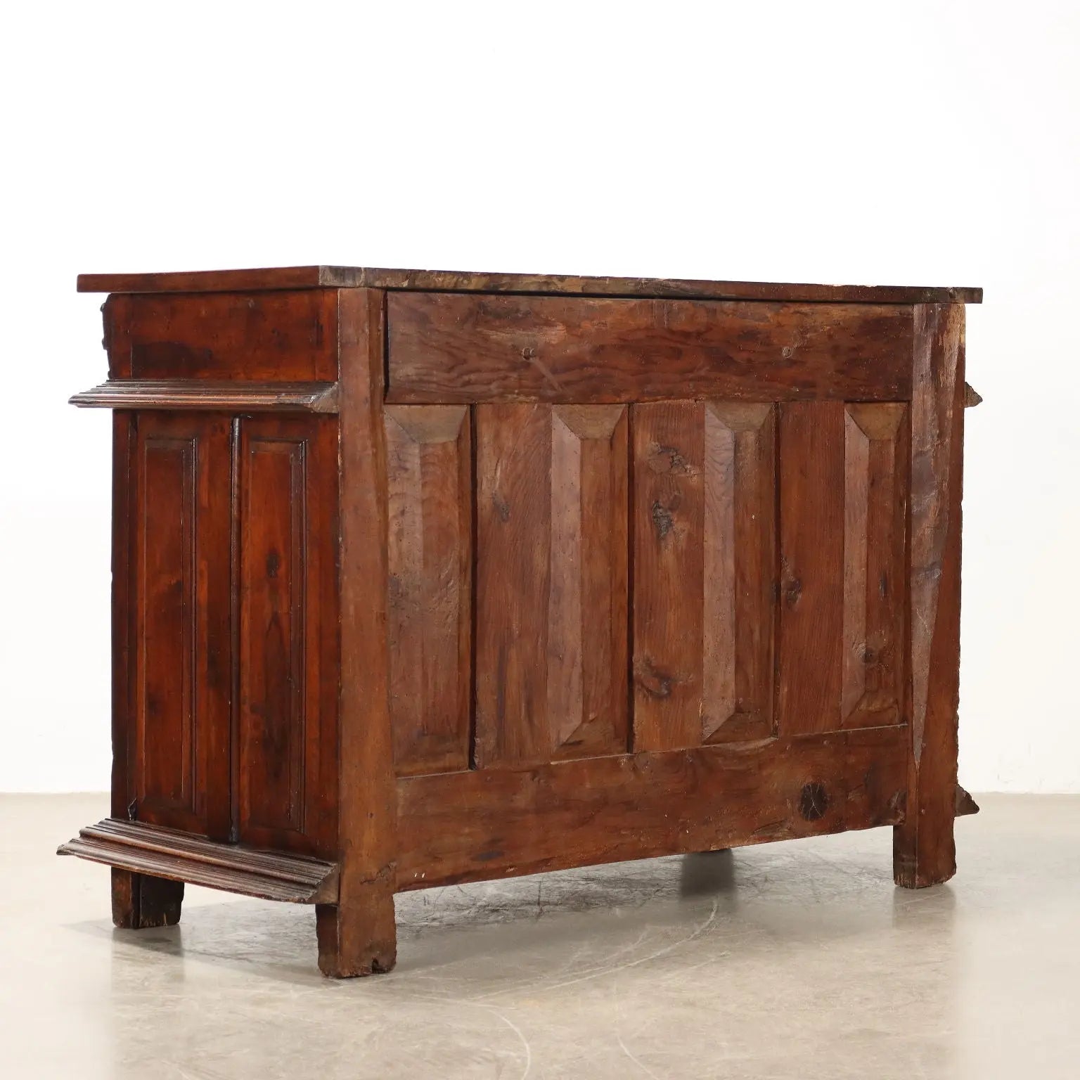 Baroque Walnut Sideboard - Piedmont 18th Century