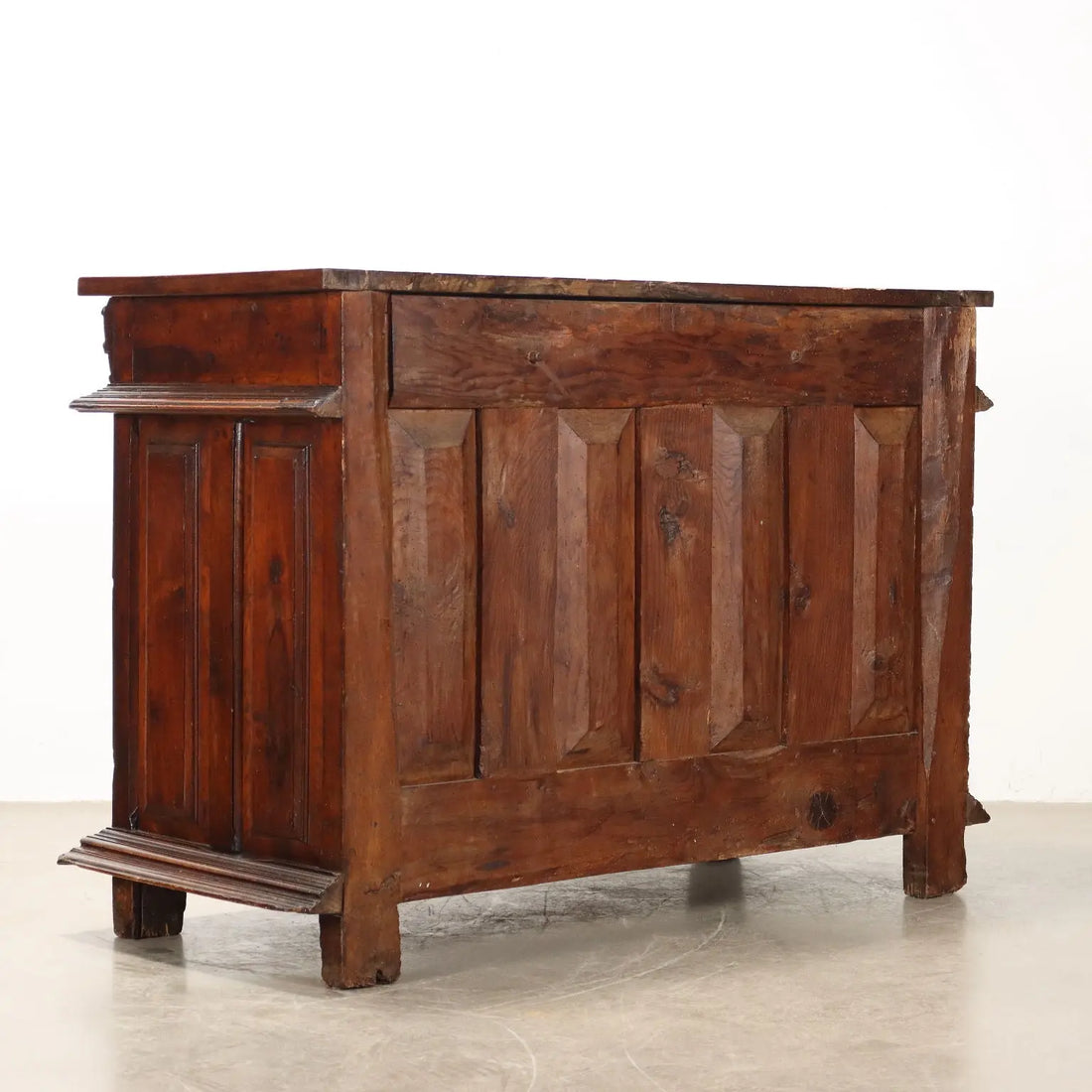 Baroque Walnut Sideboard - Piedmont 18th Century