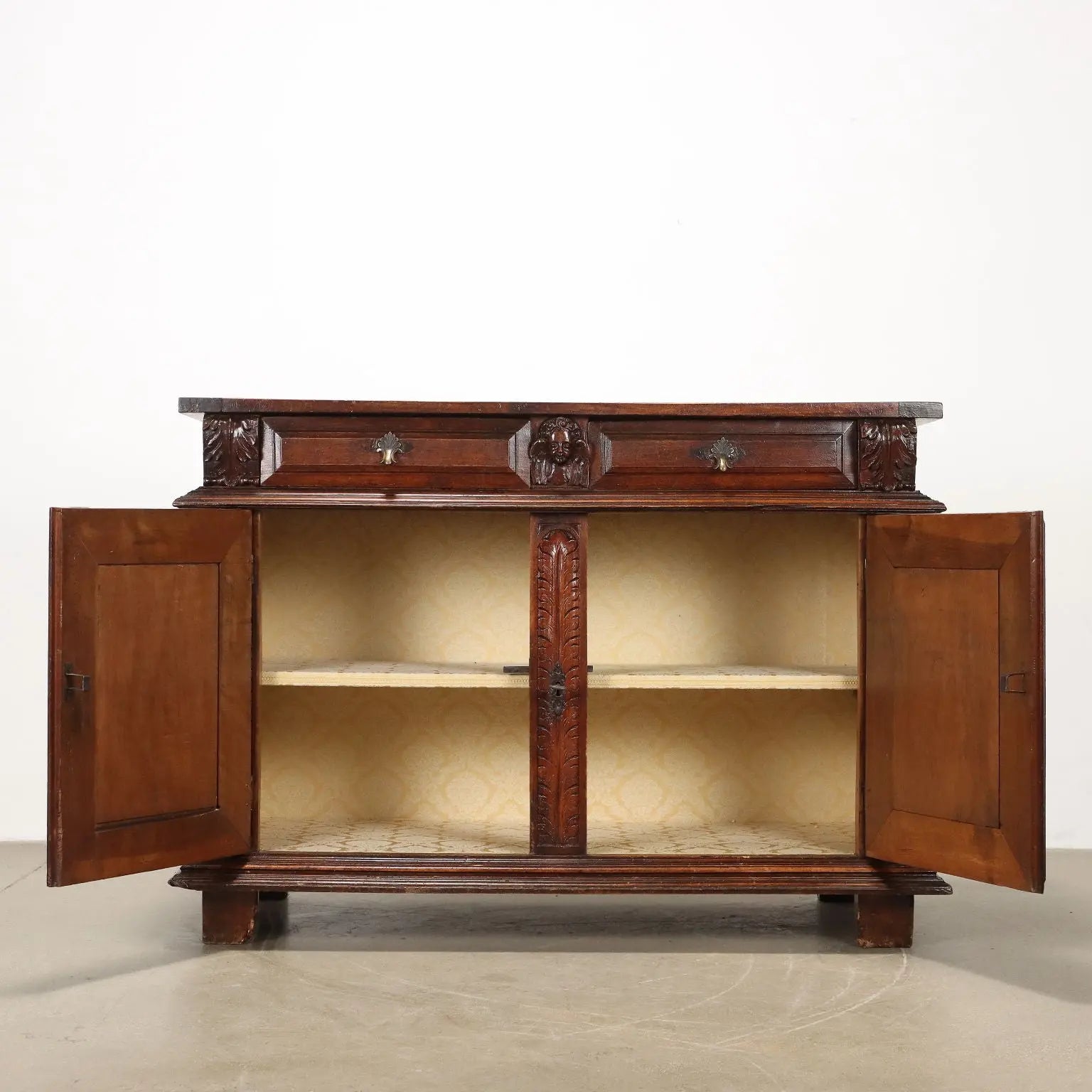 Baroque Walnut Sideboard - Piedmont 18th Century