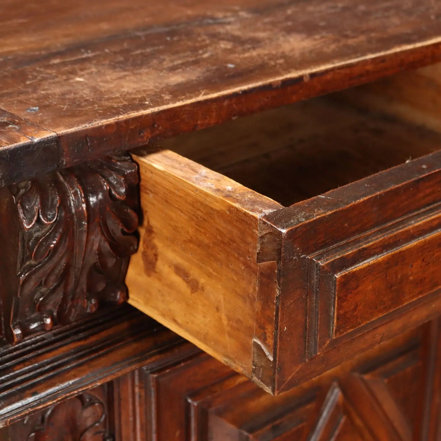 Baroque Walnut Sideboard - Piedmont 18th Century