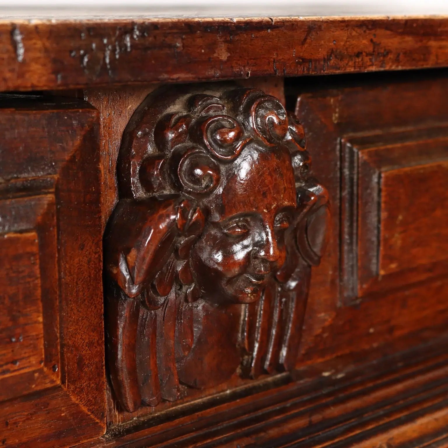 Baroque Walnut Sideboard - Piedmont 18th Century