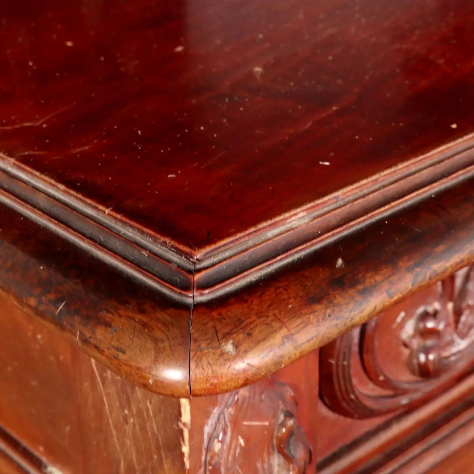 Liberty Sideboard in Walnut - Italy Late 1800s