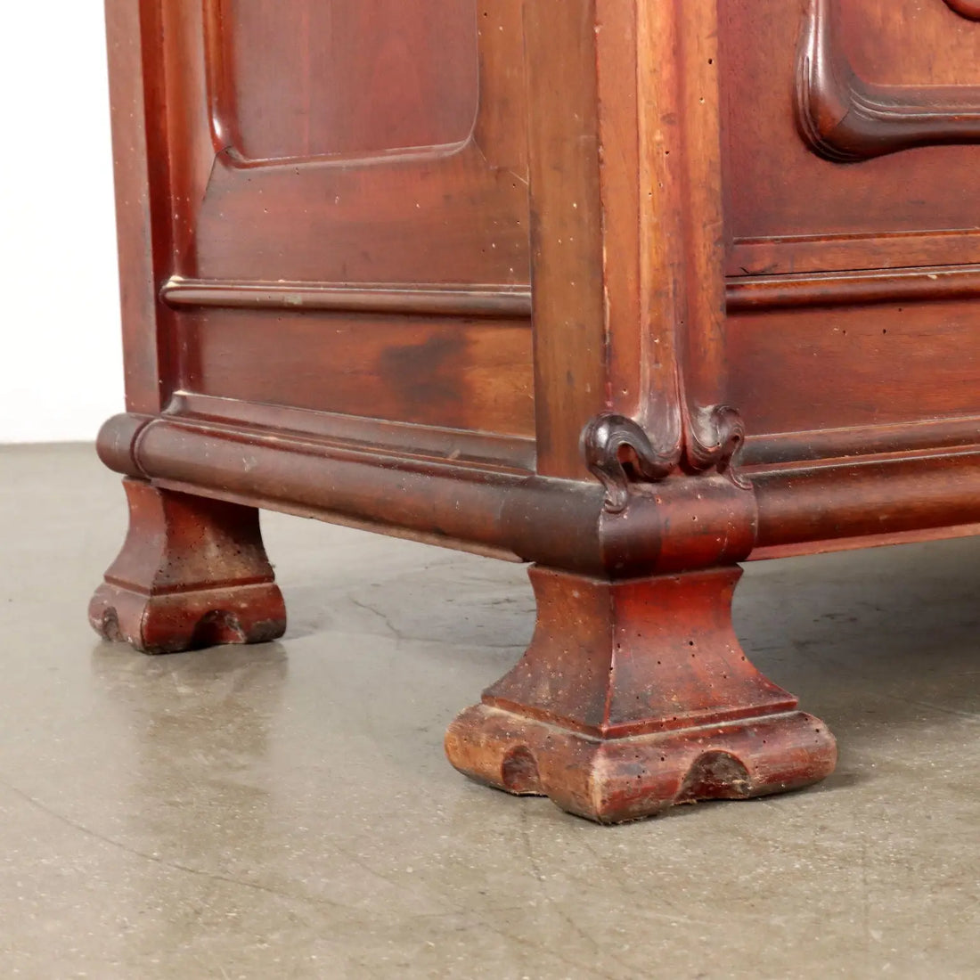 Liberty Sideboard in Walnut - Italy Late 1800s