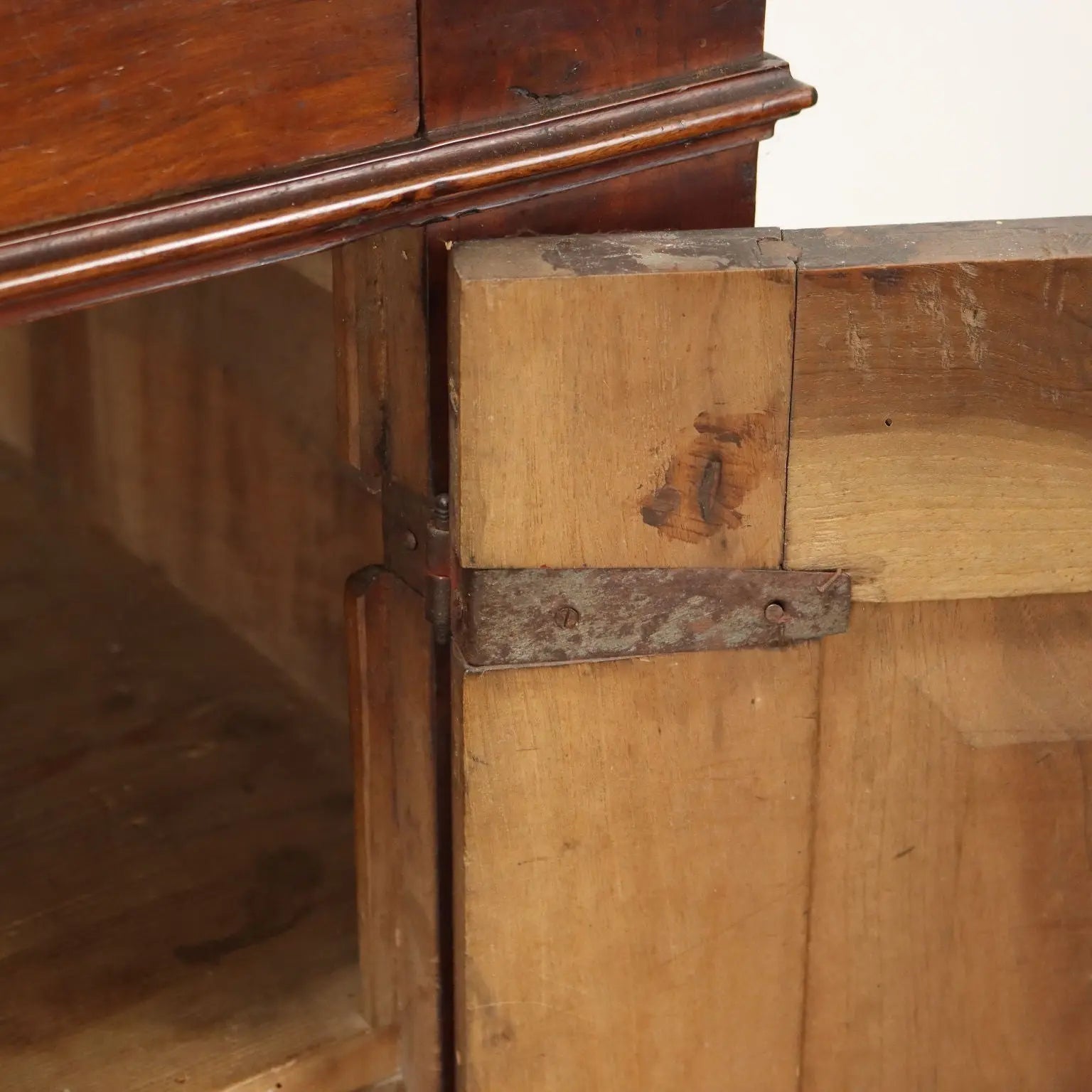 Antique Cupboard Walnut Drawers Central Italy XIX Century - Central Italy, XIX Century | Antiques | Cupboards