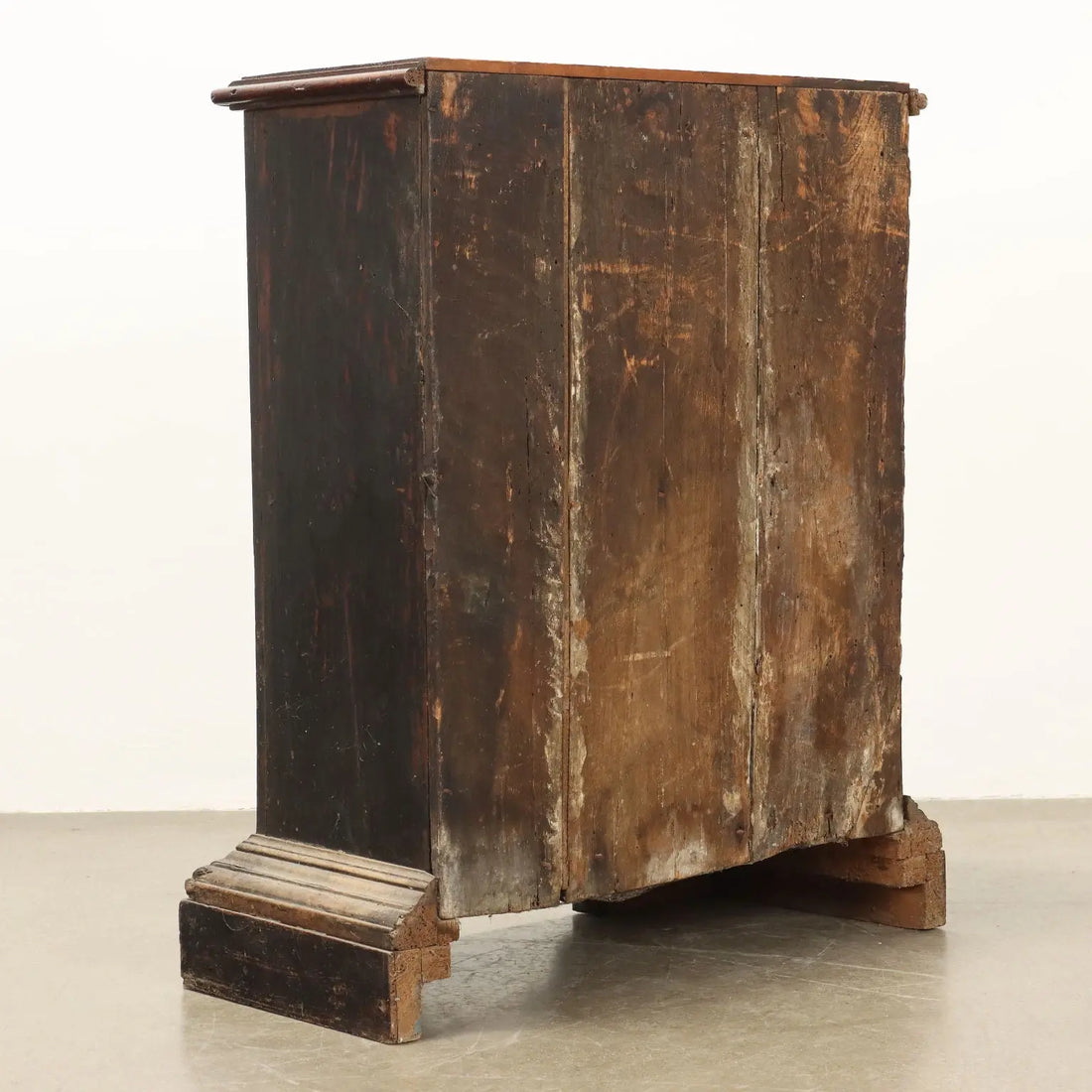 Antique Baroque Cupboard Walnut Decorations Bologna '700 - Bologna, XVIII Century | Antiques | Cupboards