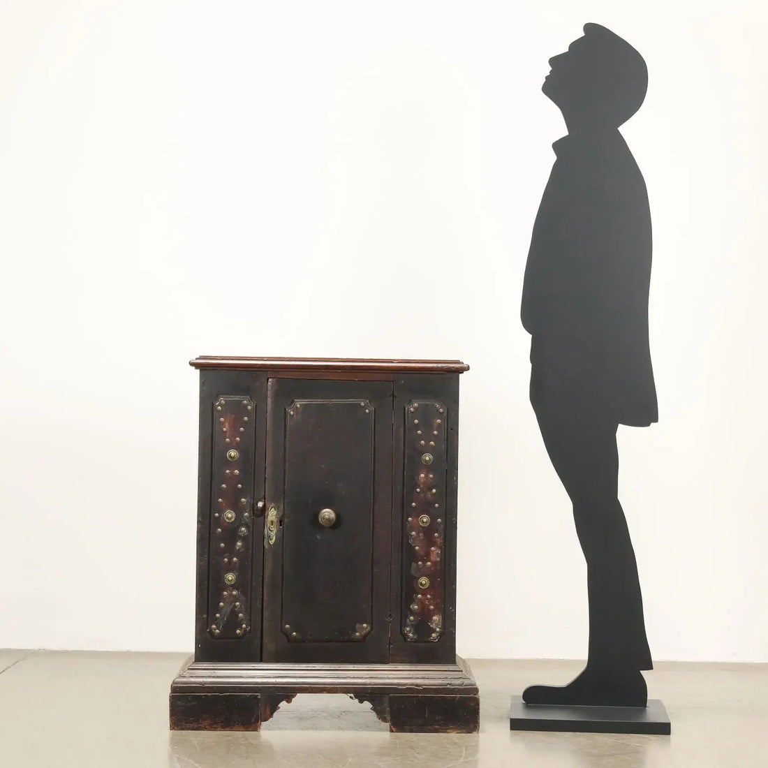 Antique Baroque Cupboard Walnut Decorations Bologna '700 - Bologna, XVIII Century | Antiques | Cupboards