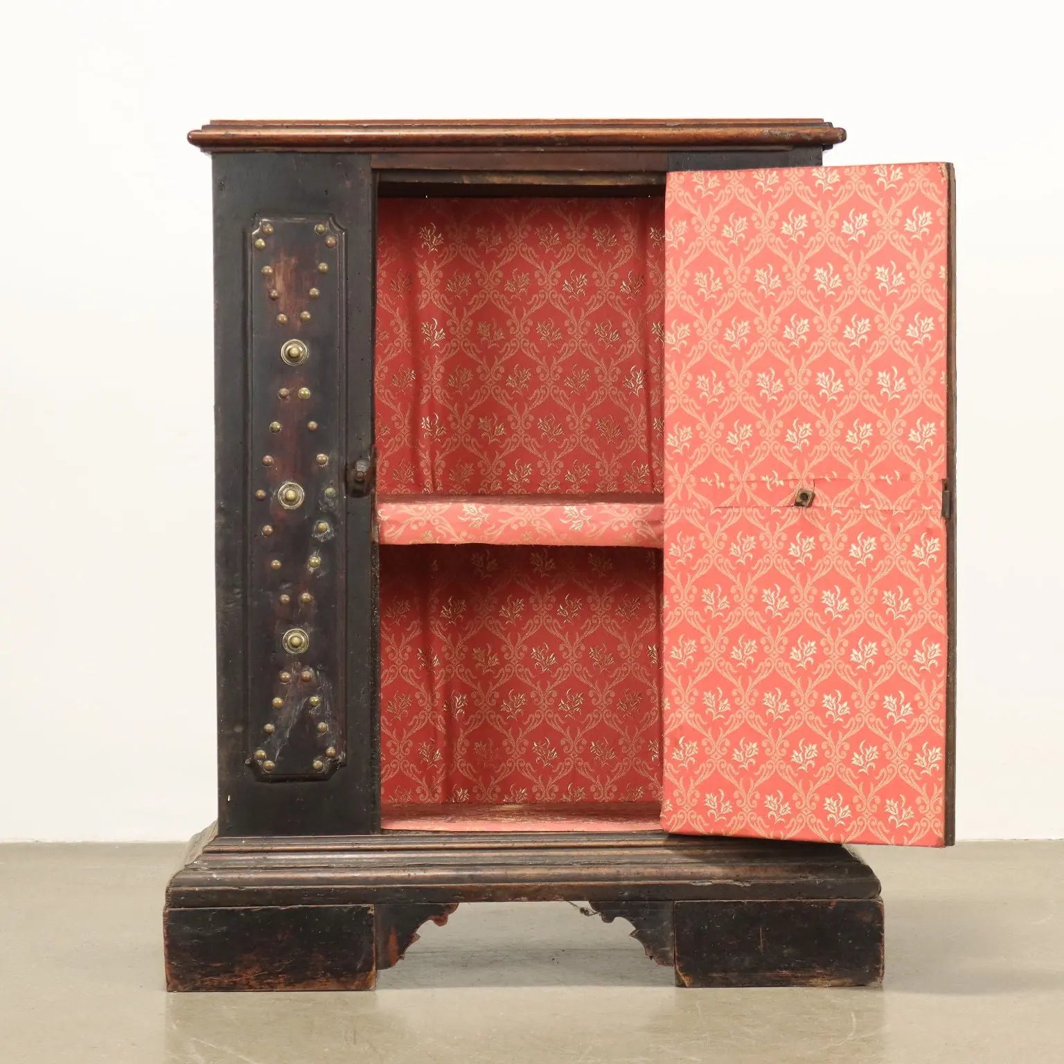 Antique Baroque Cupboard Walnut Decorations Bologna '700 - Bologna, XVIII Century | Antiques | Cupboards