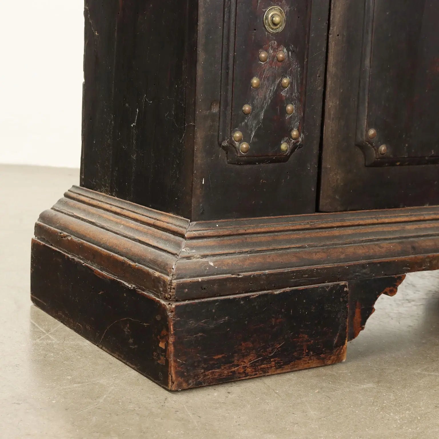 Antique Baroque Cupboard Walnut Decorations Bologna '700 - Bologna, XVIII Century | Antiques | Cupboards