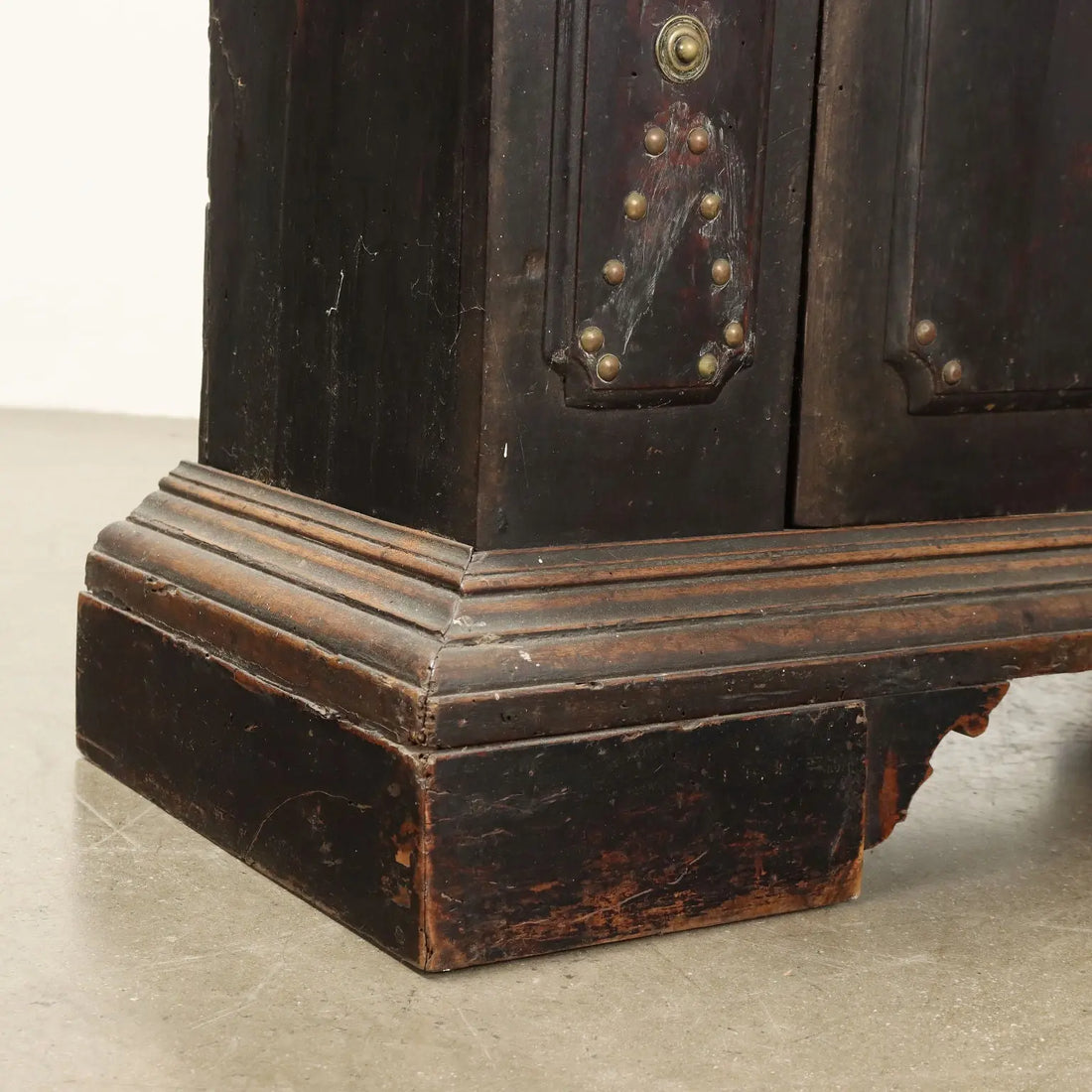 Antique Baroque Cupboard Walnut Decorations Bologna '700 - Bologna, XVIII Century | Antiques | Cupboards