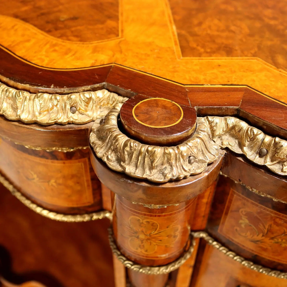 Antique Chest of Drawers Maple Burl Veneer United Kingdom XIX Century - XIX Century | Antiques | Cupboards