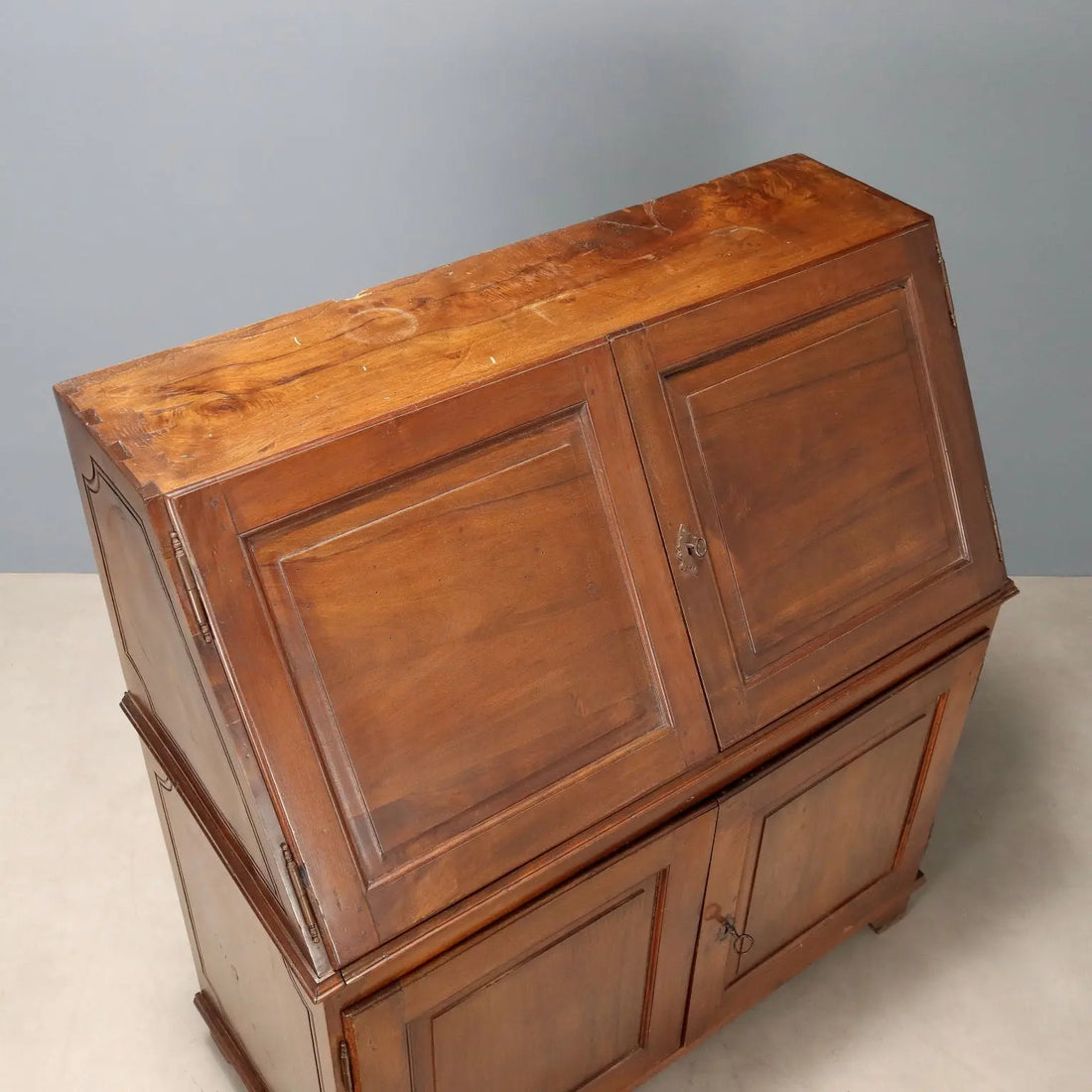 Walnut Sideboard - Italy Late 19th Century