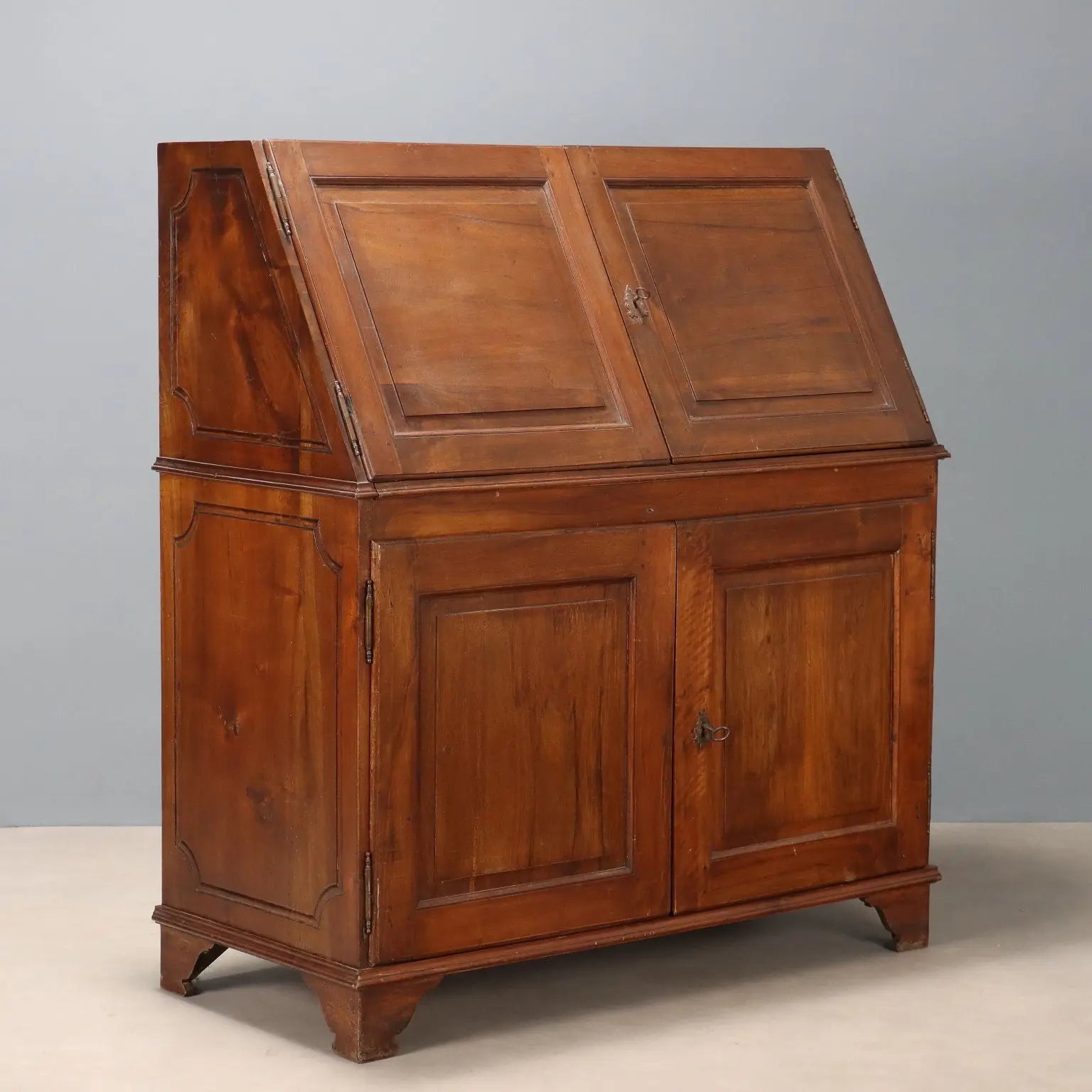 Walnut Sideboard - Italy Late 19th Century