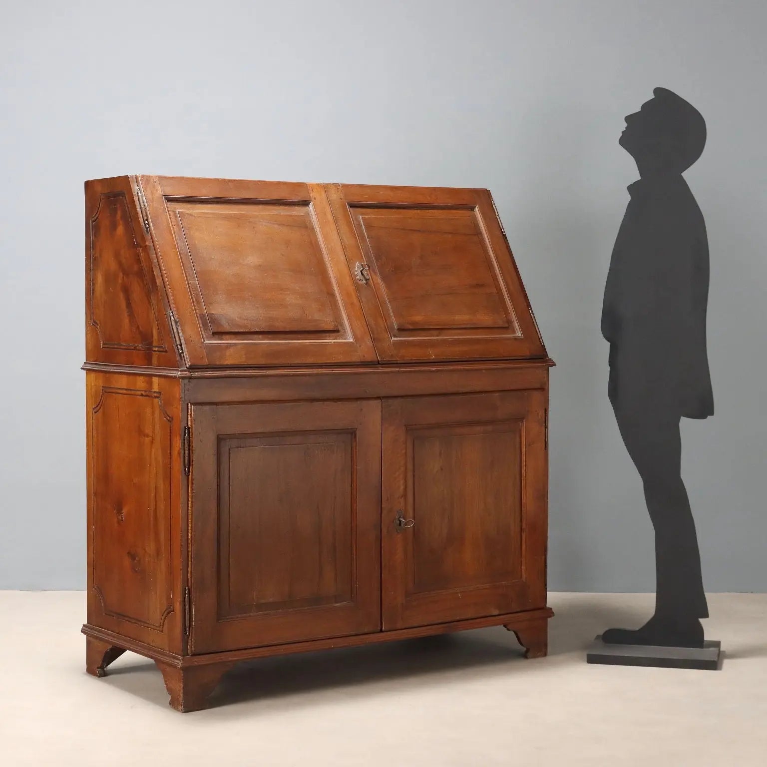 Walnut Sideboard - Italy Late 19th Century