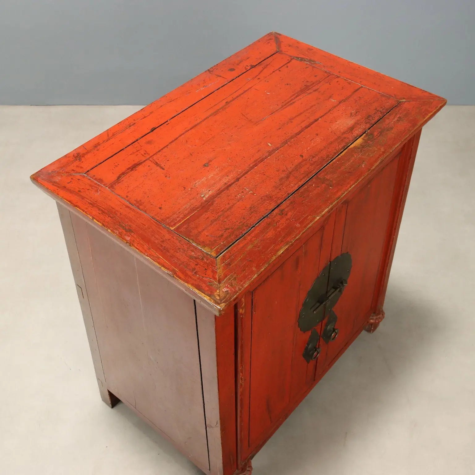 Antique Cupboard Chinoiserie Style Lacquered Wood XX Century