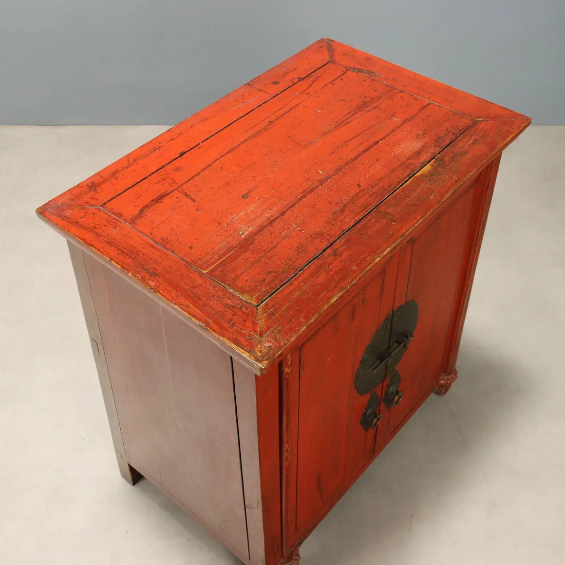 Antique Cupboard Chinoiserie Style Lacquered Wood XX Century