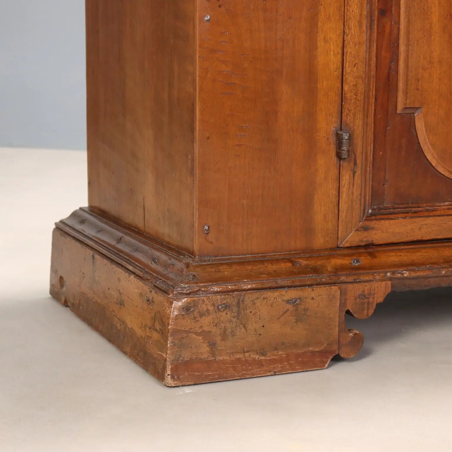 Baroque Walnut and Fir Sideboard - Italy 20th Century