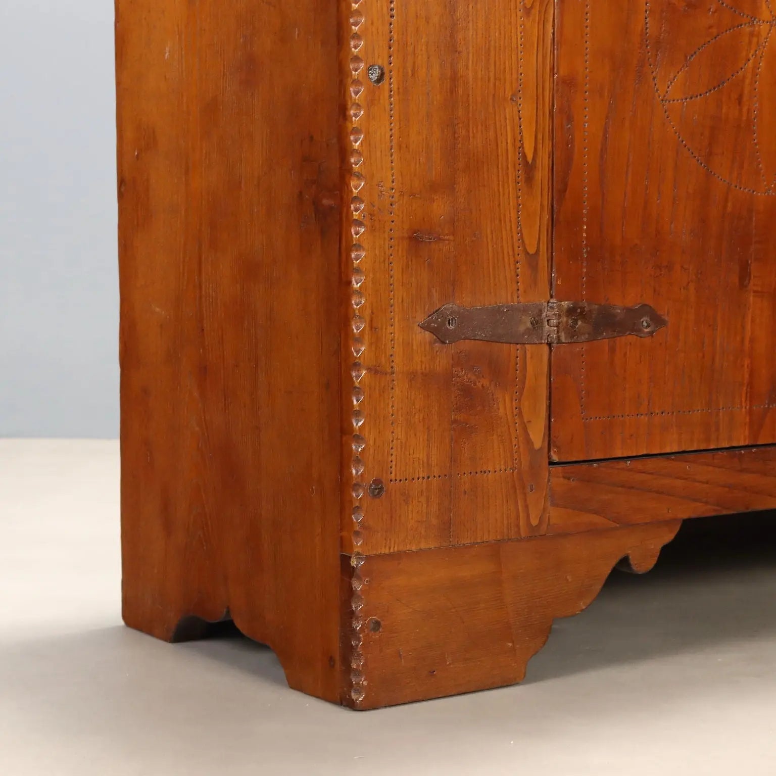 Chestnut Sideboard Trentino 20th Century