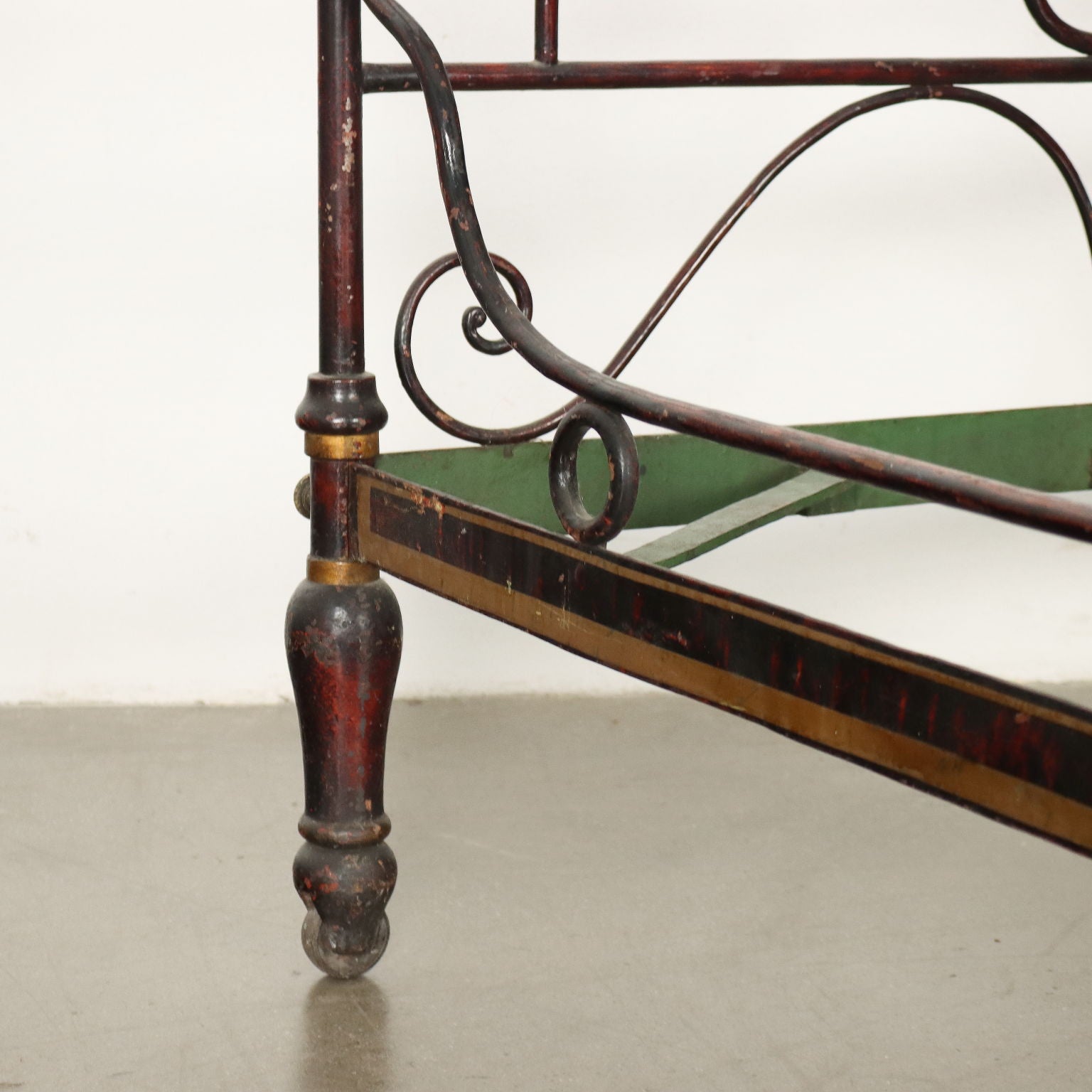  | Antiques  Beds & Headboards