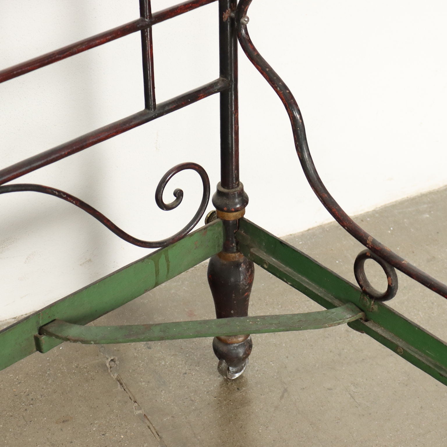  | Antiques  Beds & Headboards