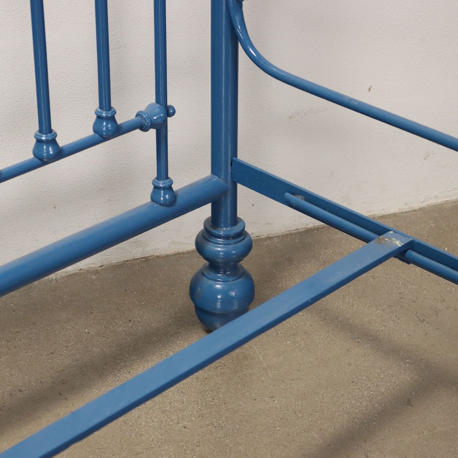  | Antiques  Beds & Headboards