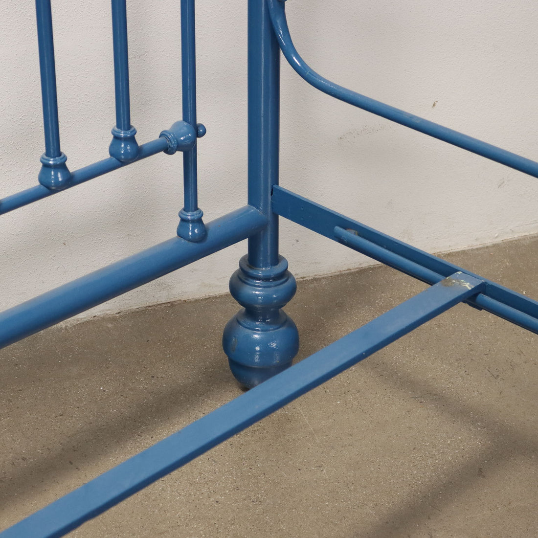  | Antiques  Beds & Headboards