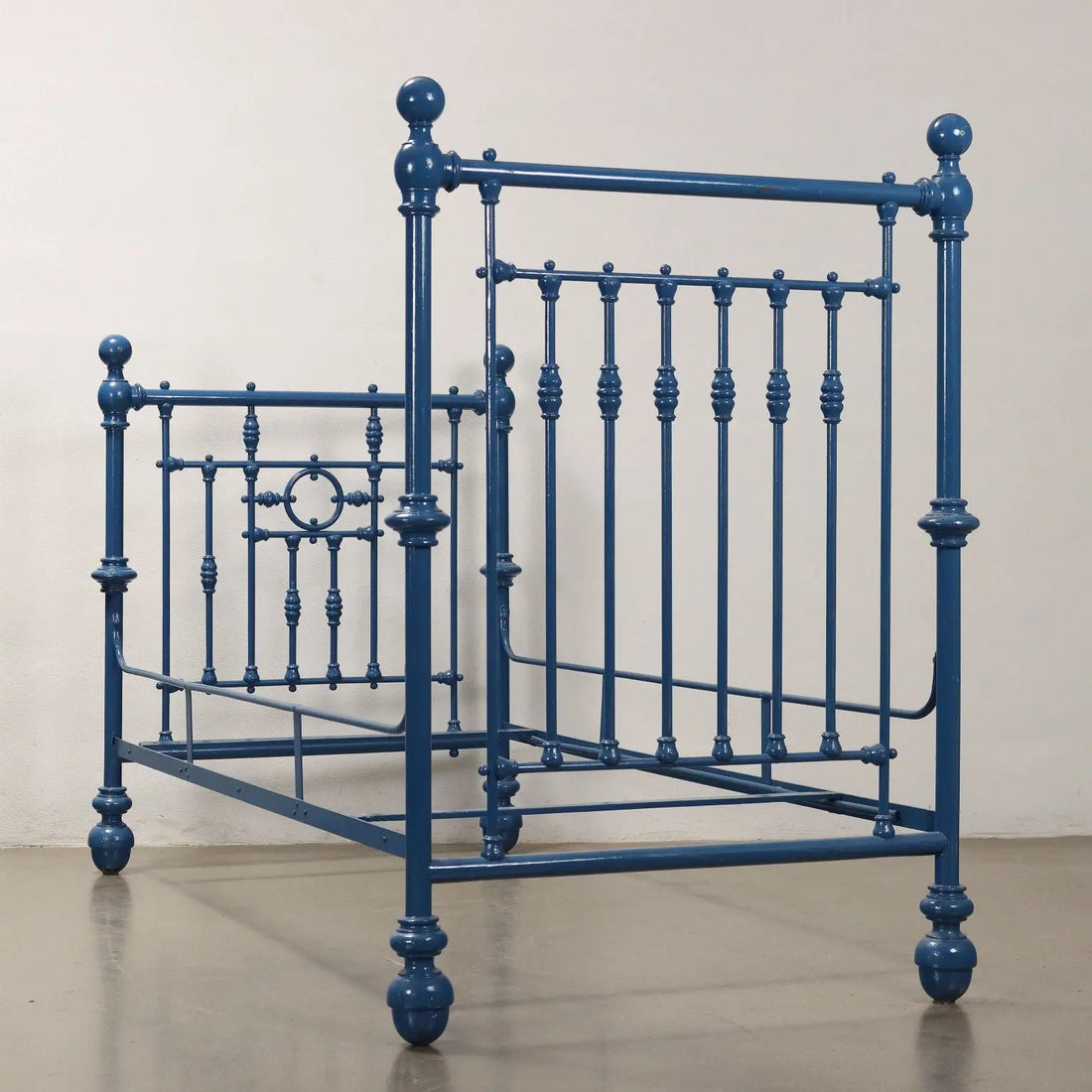 Antique Single Bed Lacquered Iron Italy XIX-XX Century - Italy, Late XIX - Early XX Century | Antiques | Beds & Headboards