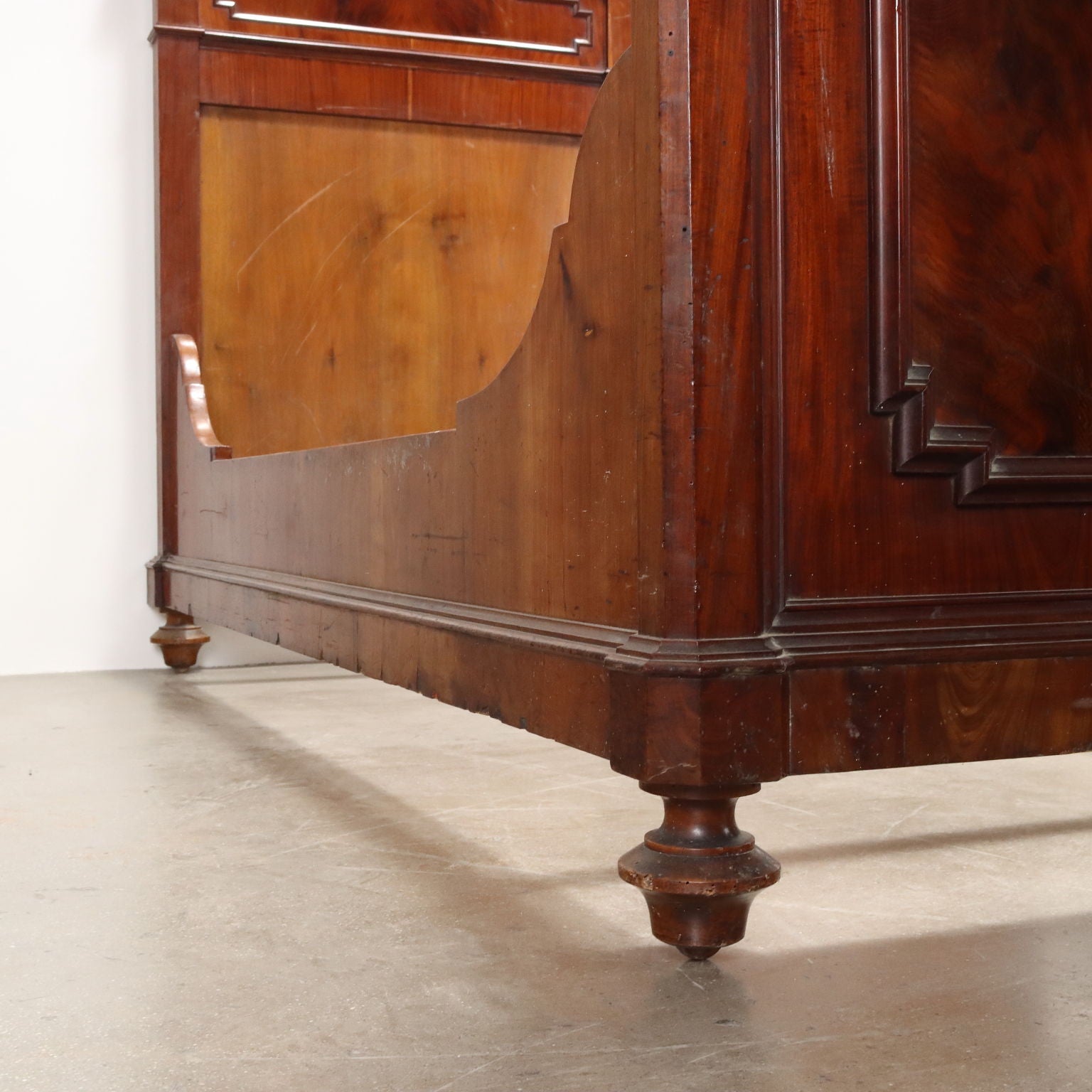  | Antiques  Beds & Headboards