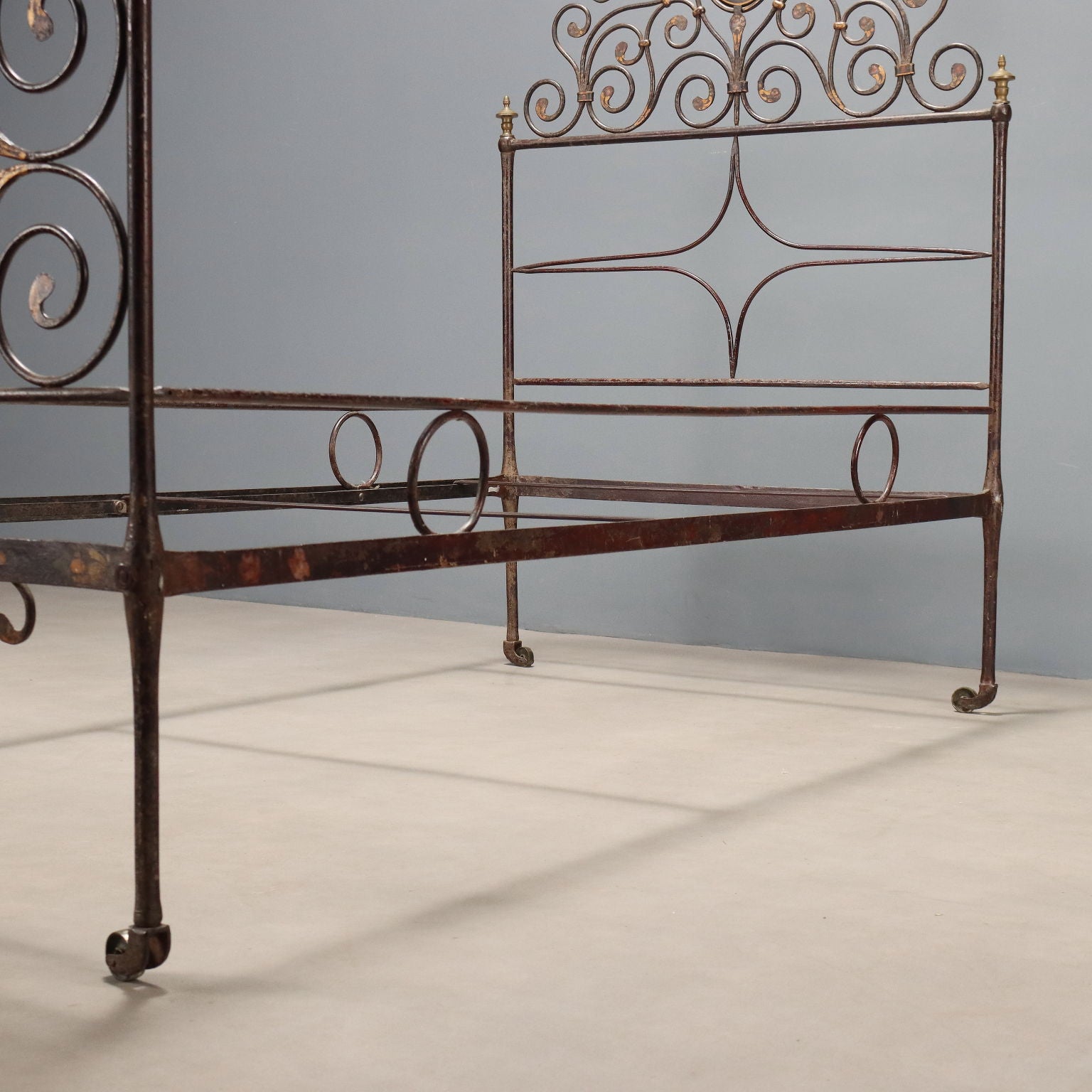 Antique Single Bed Lacquered Painted Iron Italy XIX Century - Italy, XIX Century | Antiques | Beds & Headboards