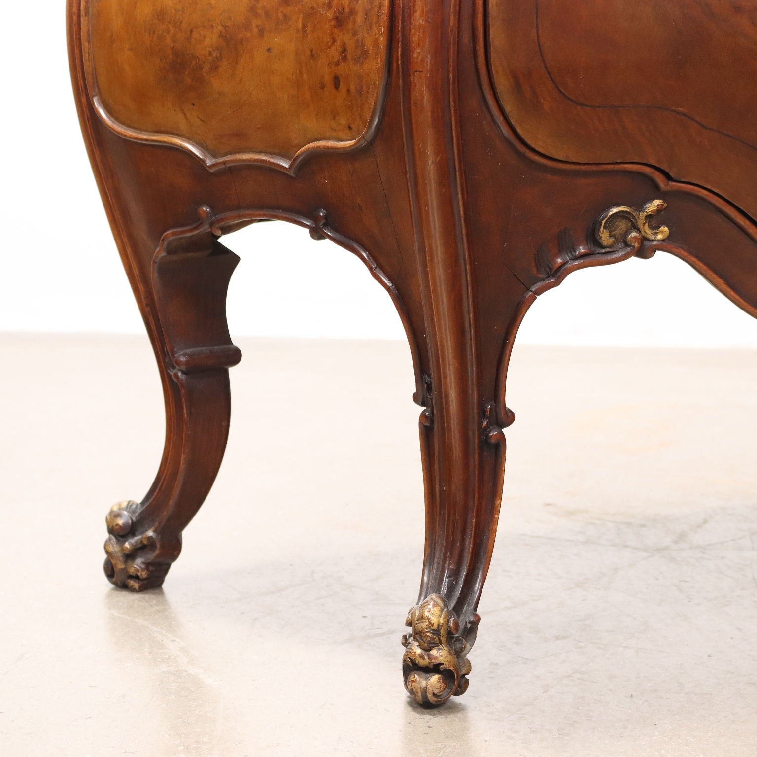 Antique Showcase Baroque Style Walnut Decorations Italy XX Century - Baroque Style Showcase | Antiques  Bookcases & Showcases