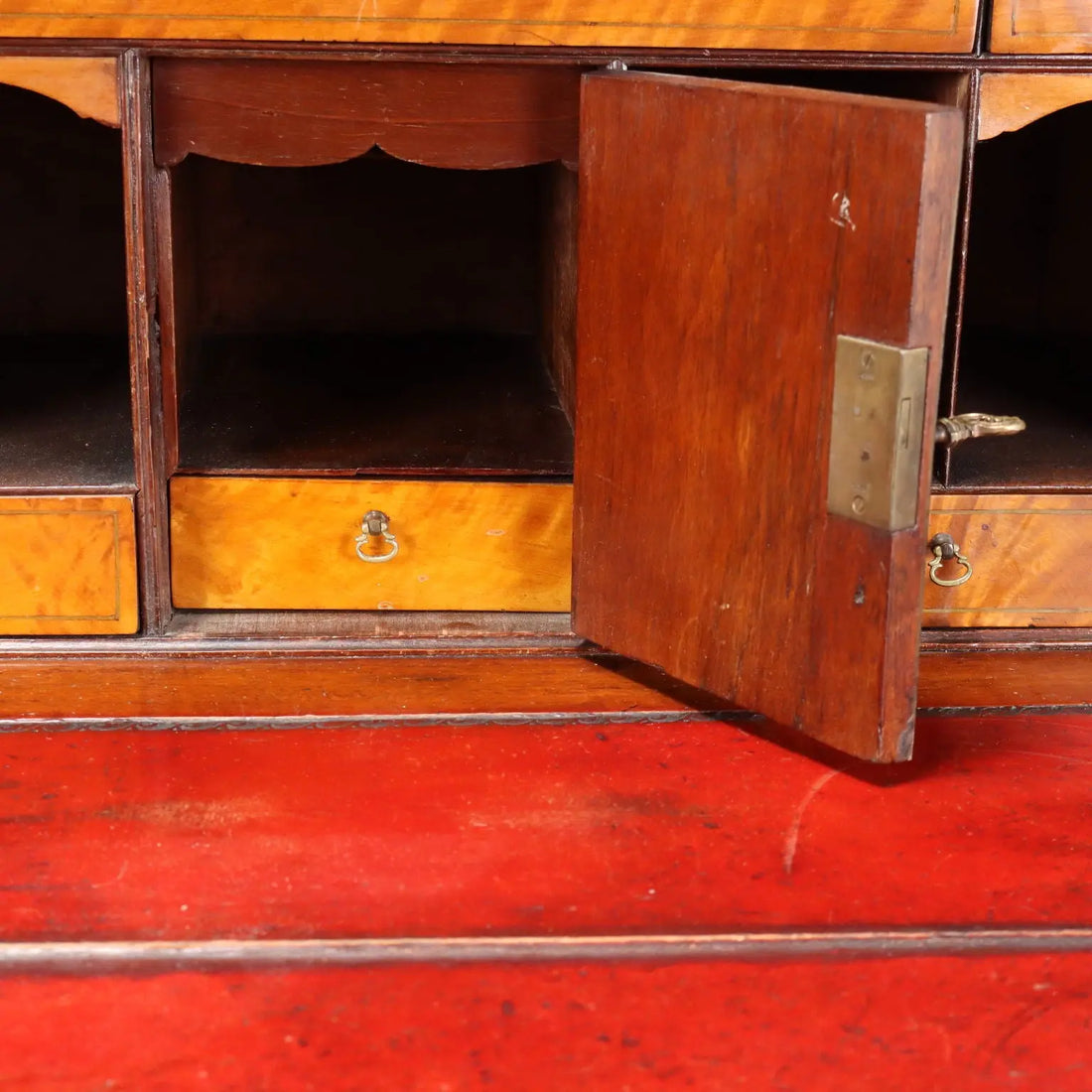Antique Bookcase Neo-Gothic Style Mahogany XIX Century - England, Early XIX Century | Antiques | Bookcases & Showcases