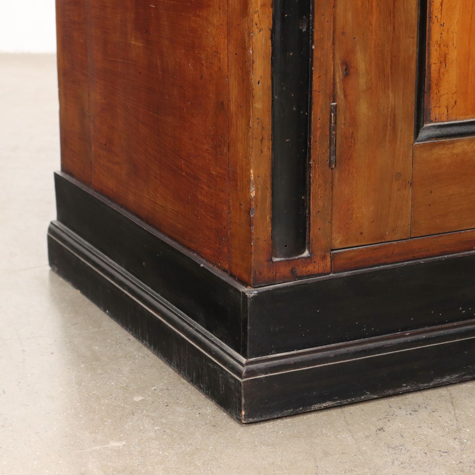  | Antiques  Cupboards