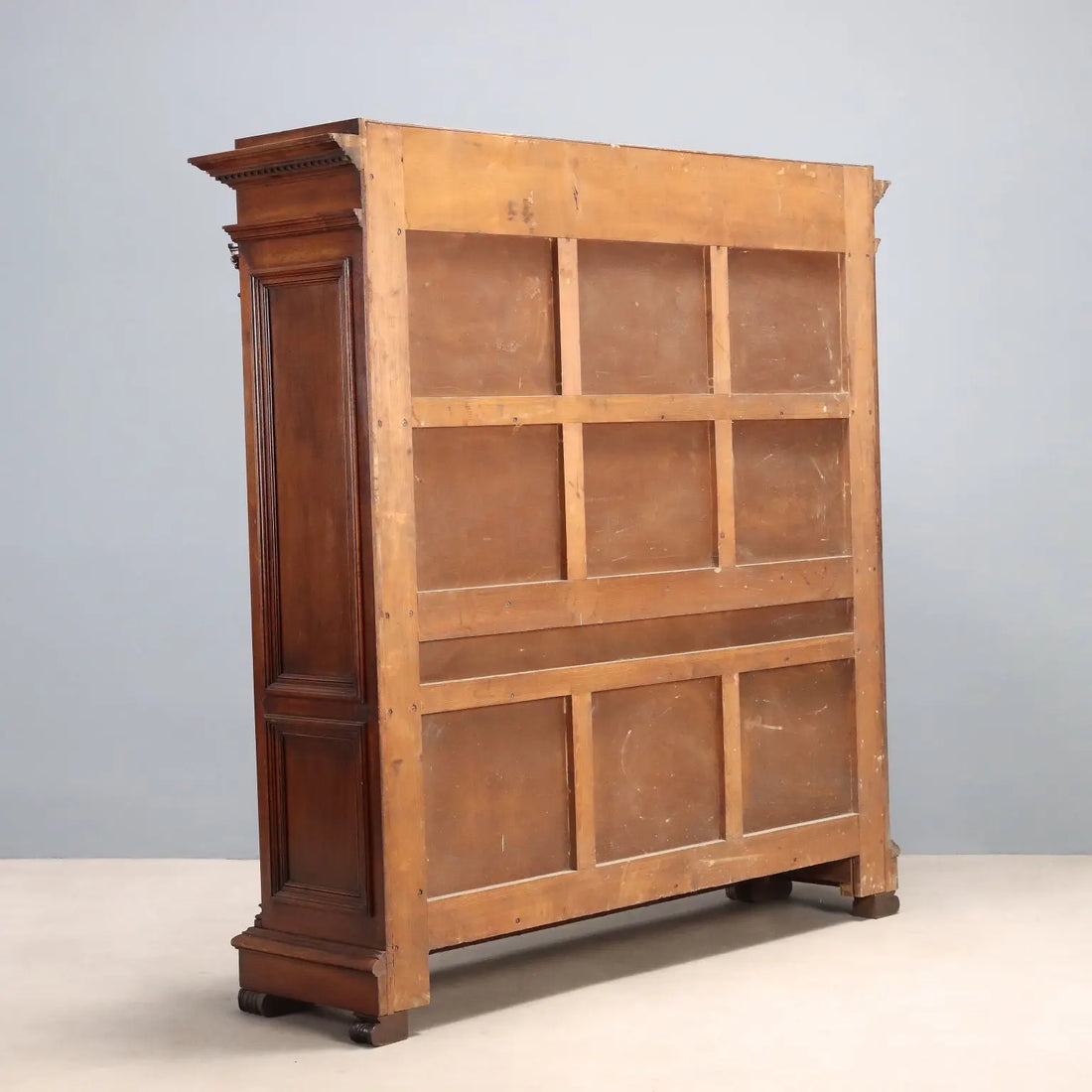 Antique Bookcase Walnut Corinthian Decorations XX Century
