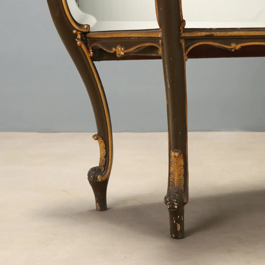 Italian Barocchetto Showcase in Gilded Wood