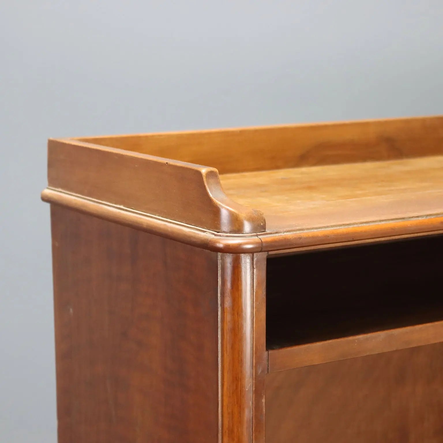 Open Walnut Bookcase - Italy 20th Century