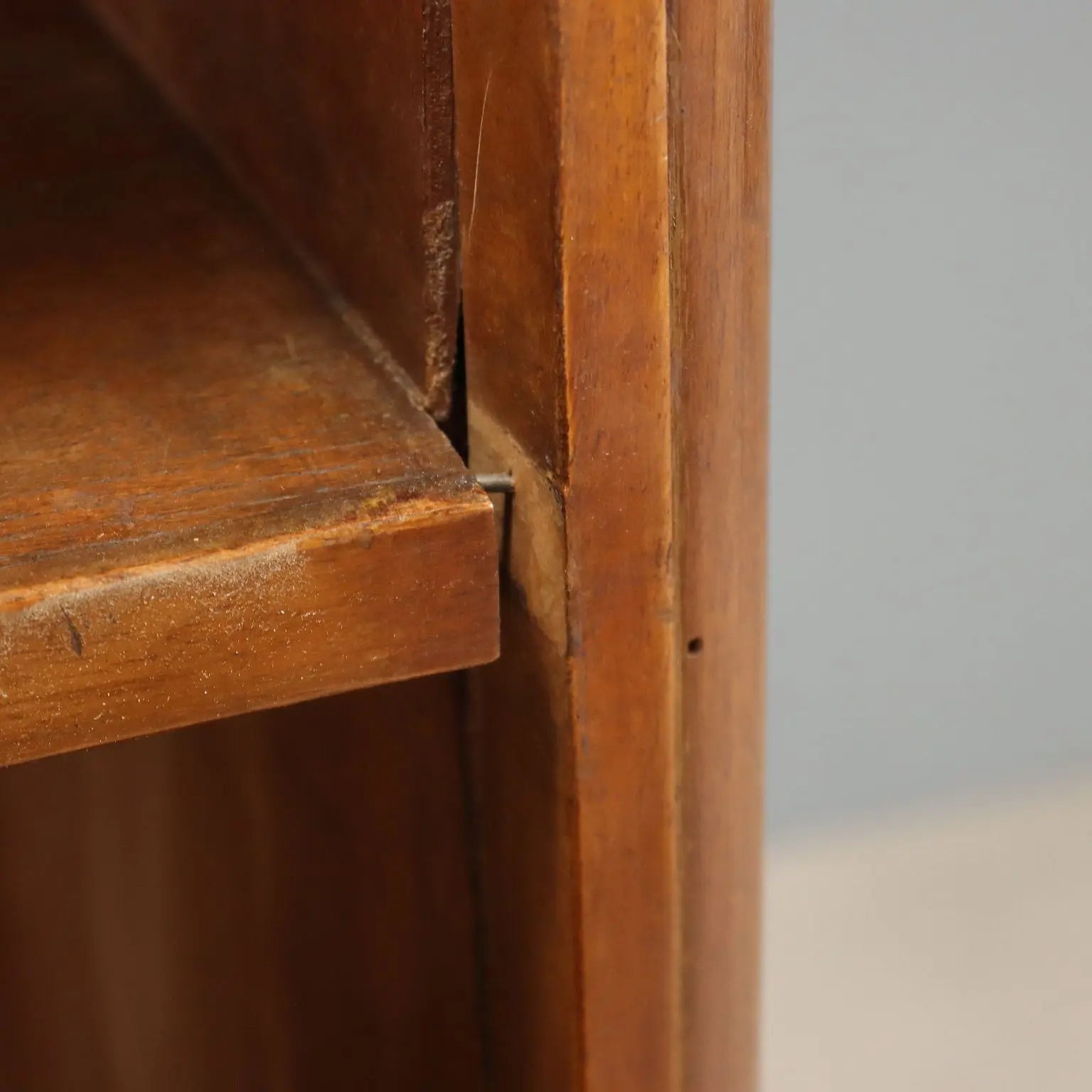 Open Walnut Bookcase - Italy 20th Century