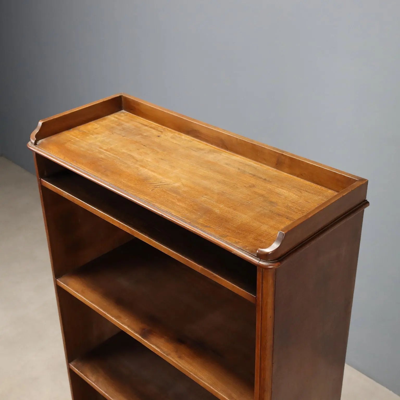 Open Walnut Bookcase - Italy 20th Century