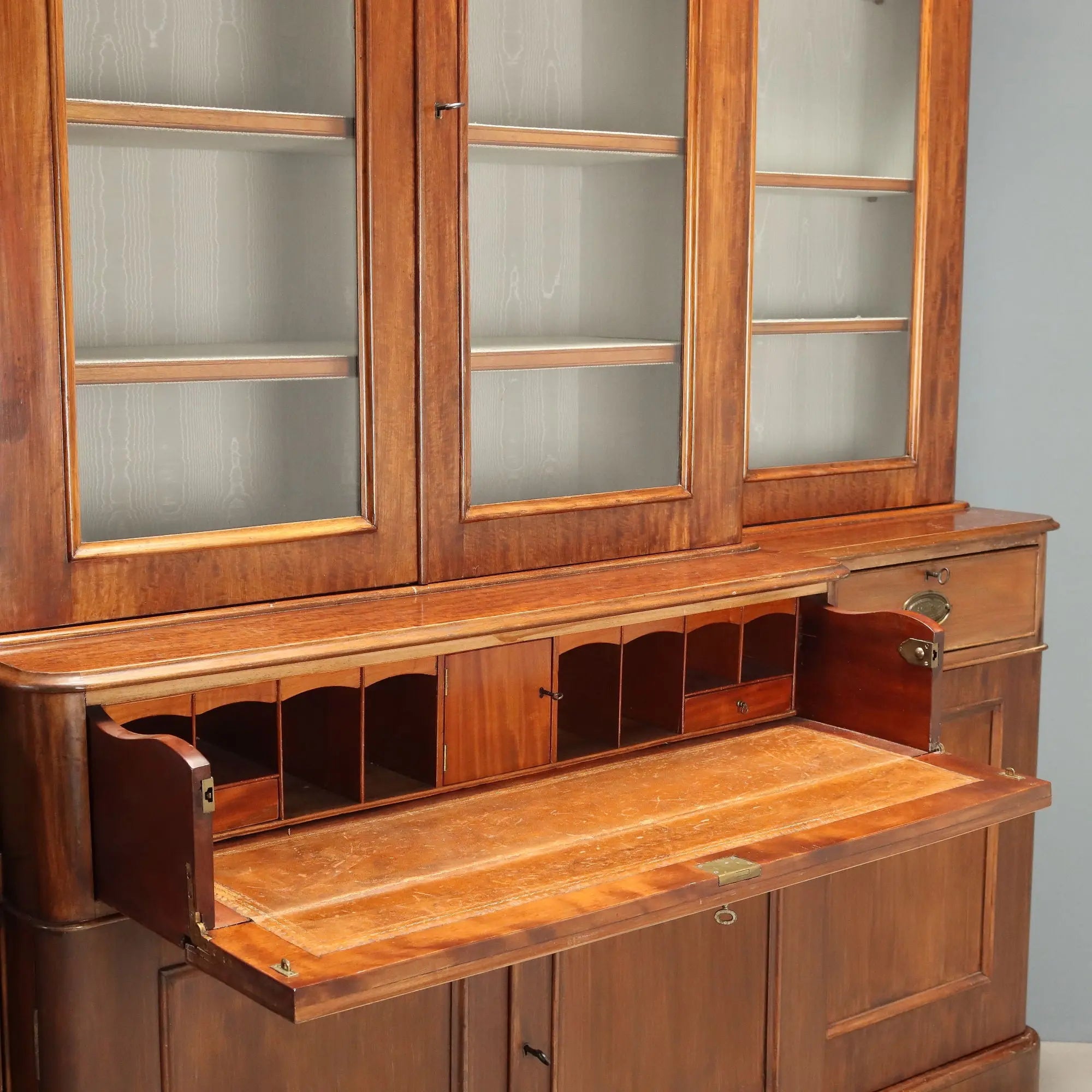 Antique Bookcase Mahogany Glass Leather United Kingdom '800