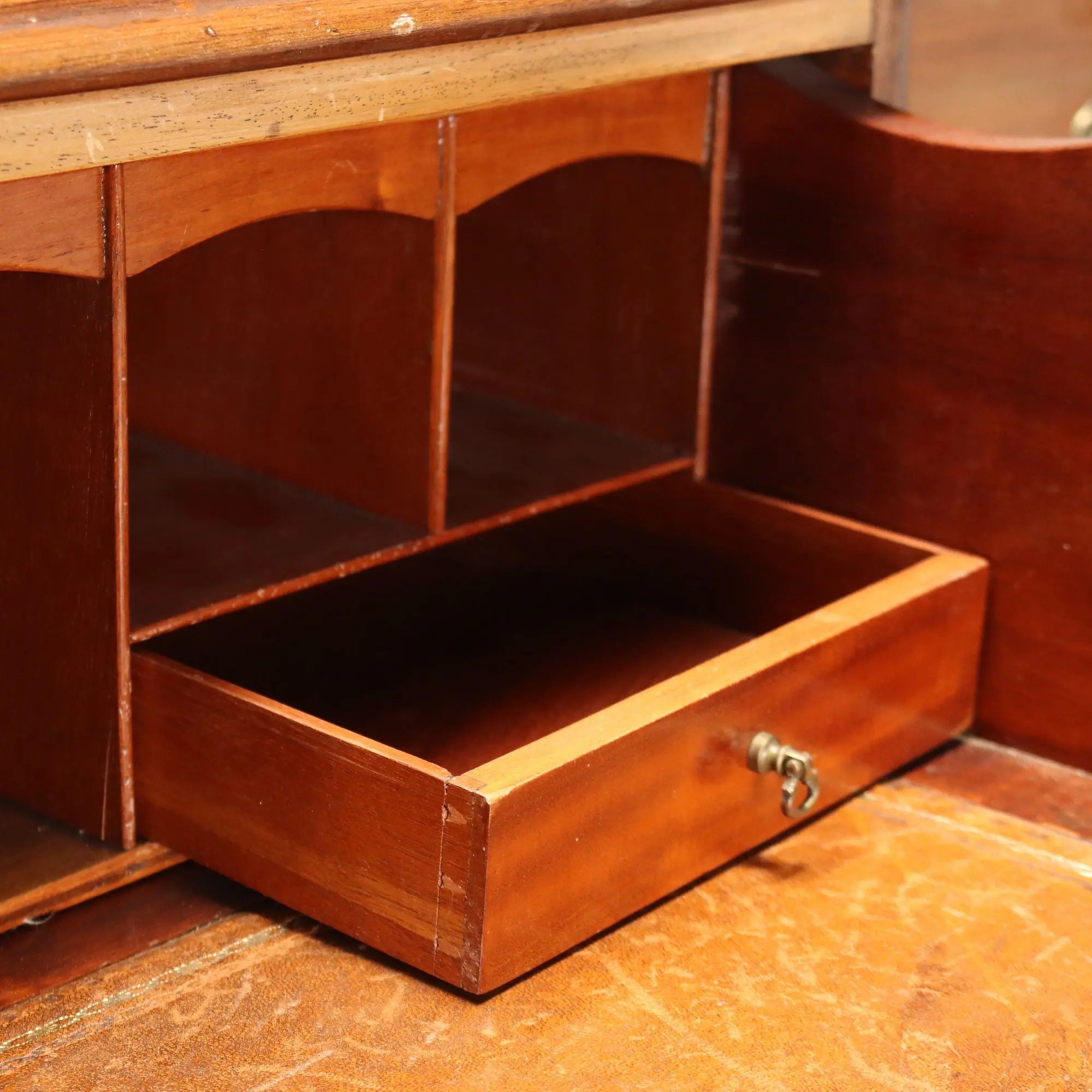 Antique Bookcase Mahogany Glass Leather United Kingdom '800
