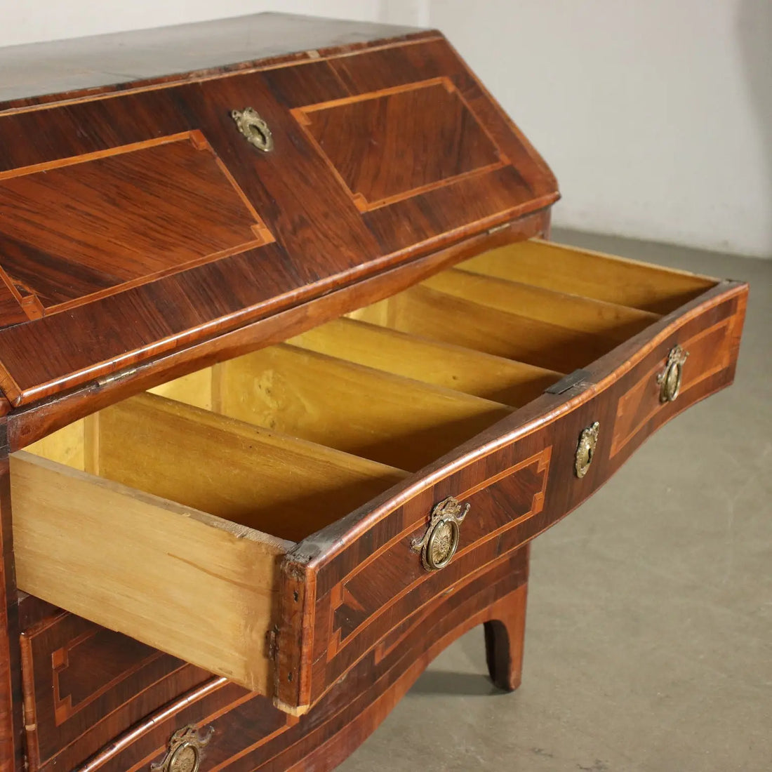 18th Century Piedmontese Desk in Bois de Violette