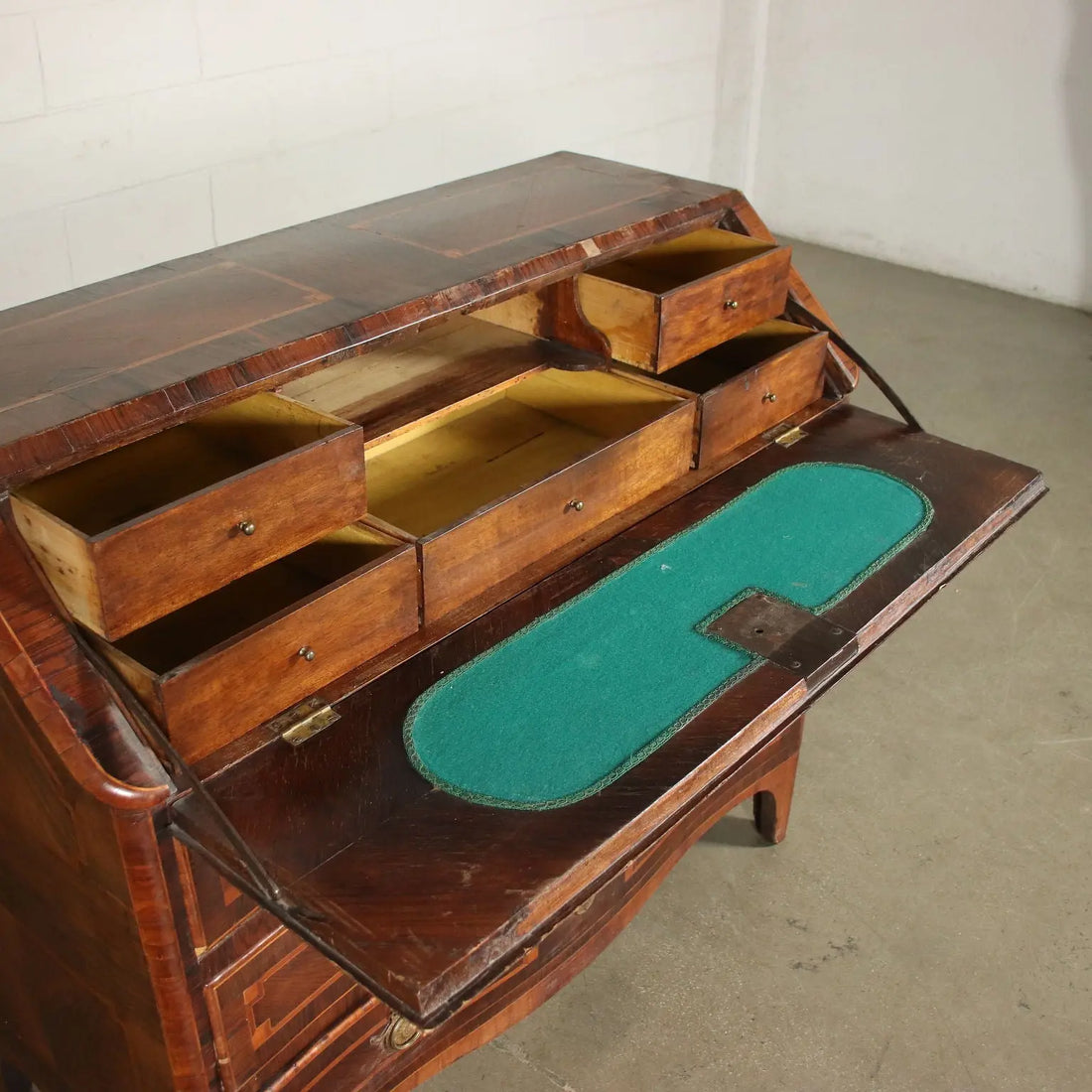 18th Century Piedmontese Desk in Bois de Violette