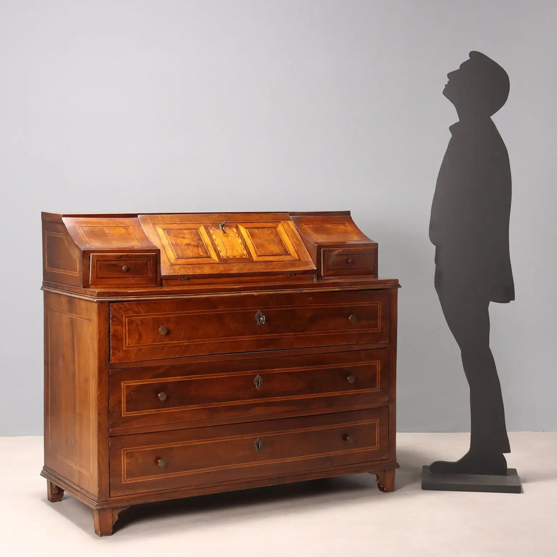 Walnut and Maple Bureau - Trentino 19th Century