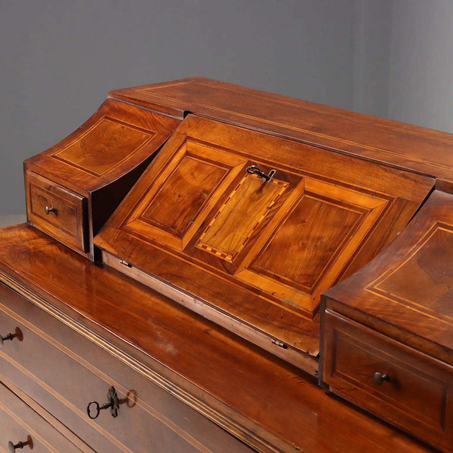 Walnut and Maple Bureau - Trentino 19th Century